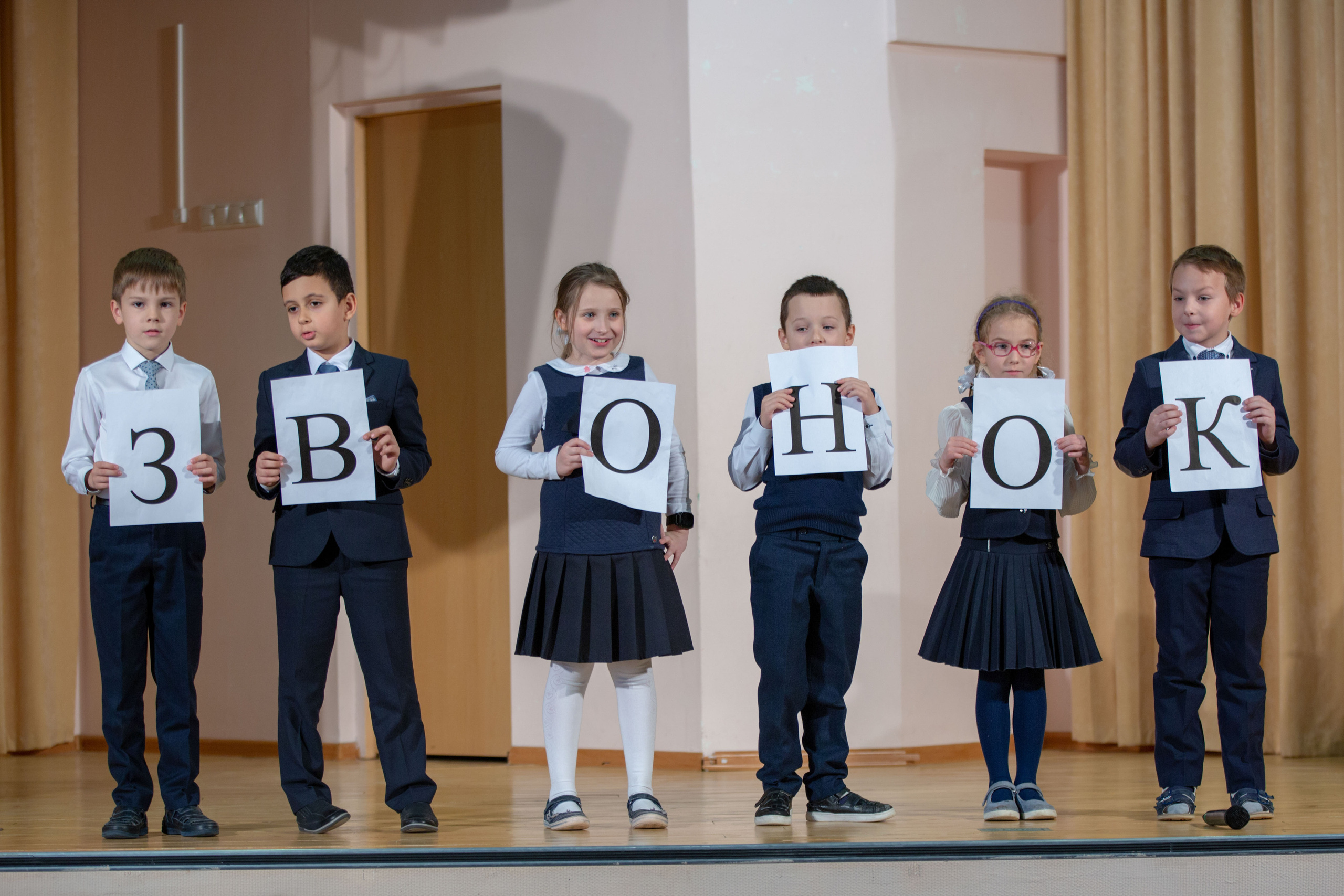 Праздник в школе. Школьный и детсадовский фотограф Москва. Детский фотограф