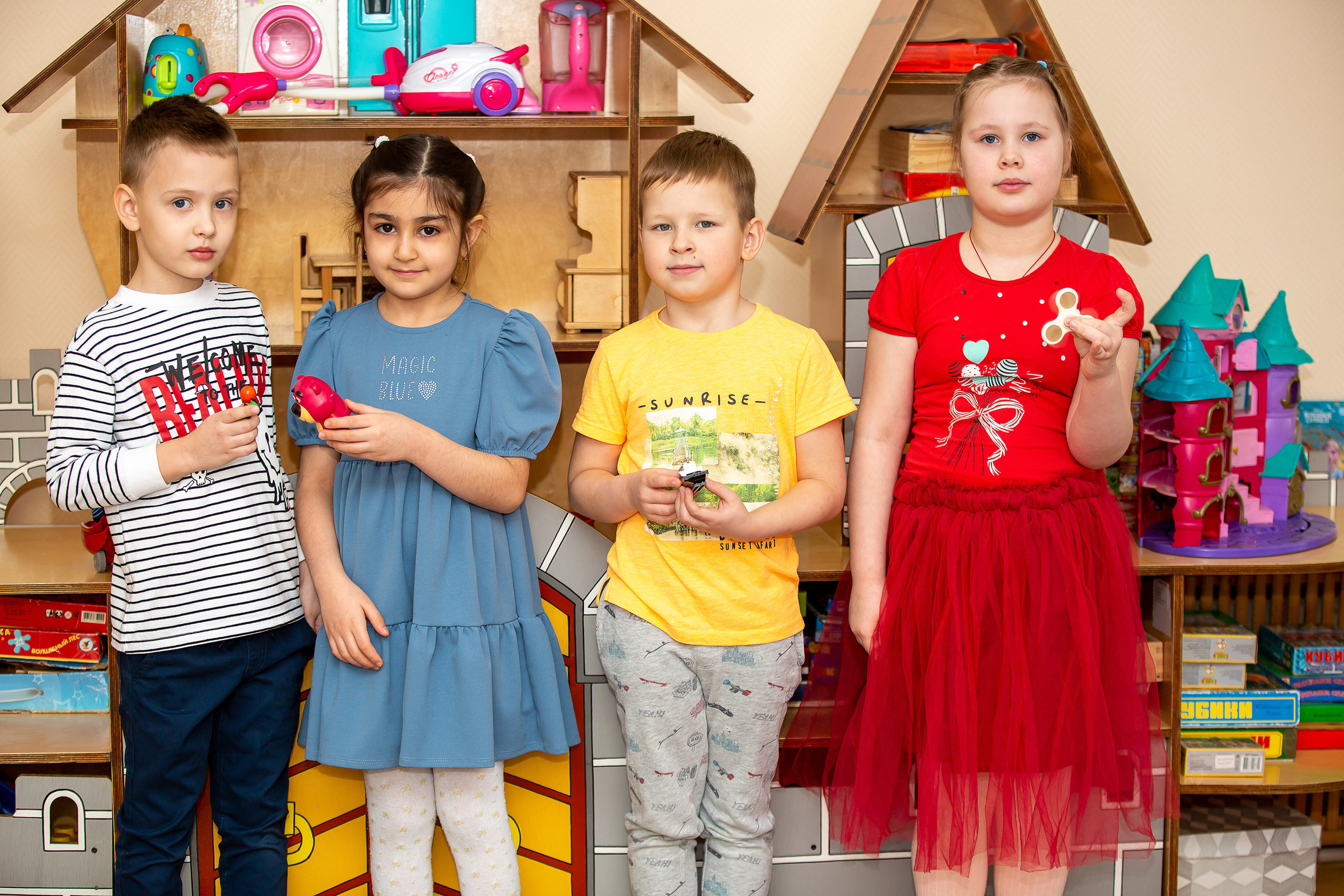 Групповые фотографии, фото с лучшим другом. Школьный и детсадовский фотограф Москва. Детский фотограф