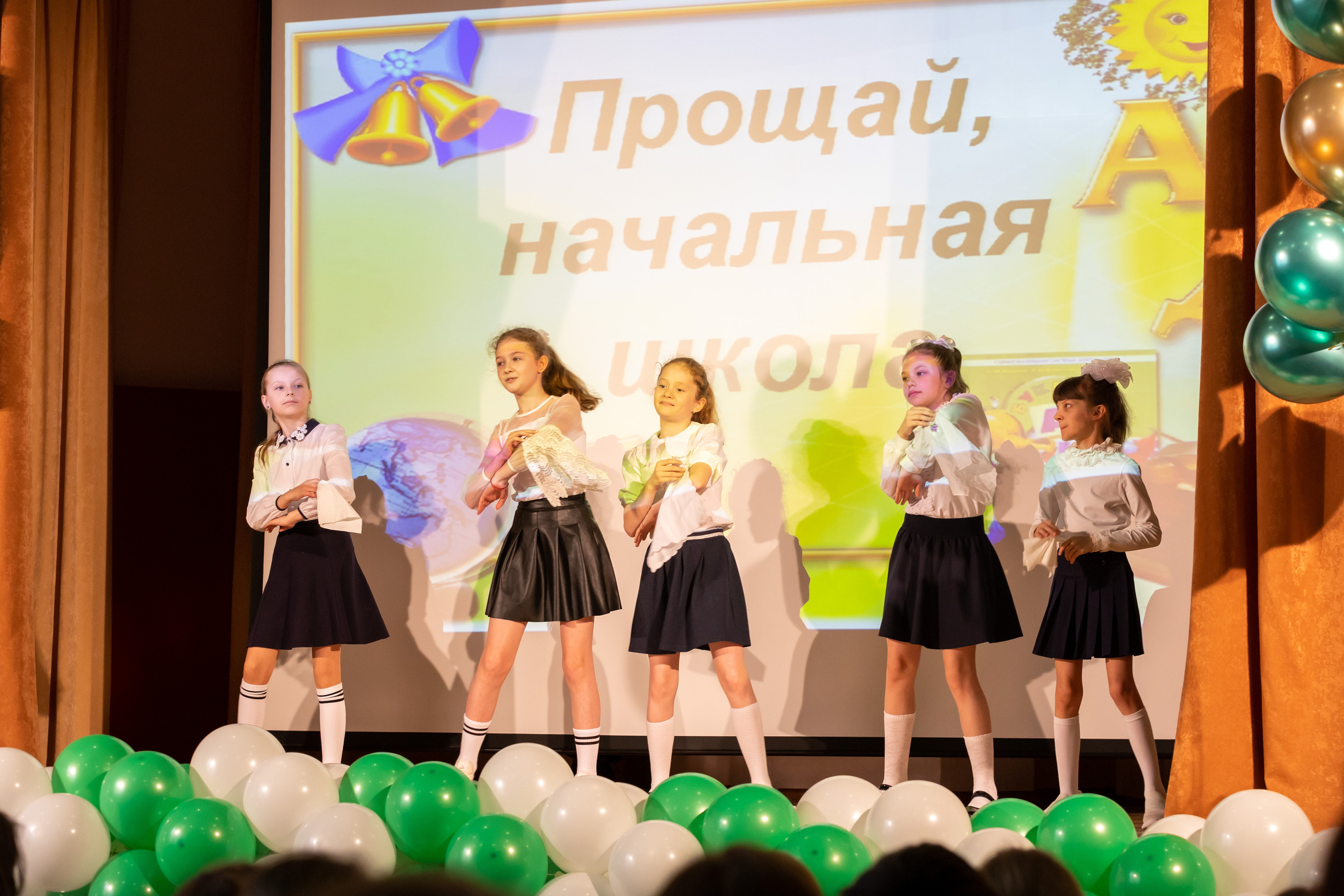 Праздник в школе. Школьный и детсадовский фотограф Москва. Детский фотограф