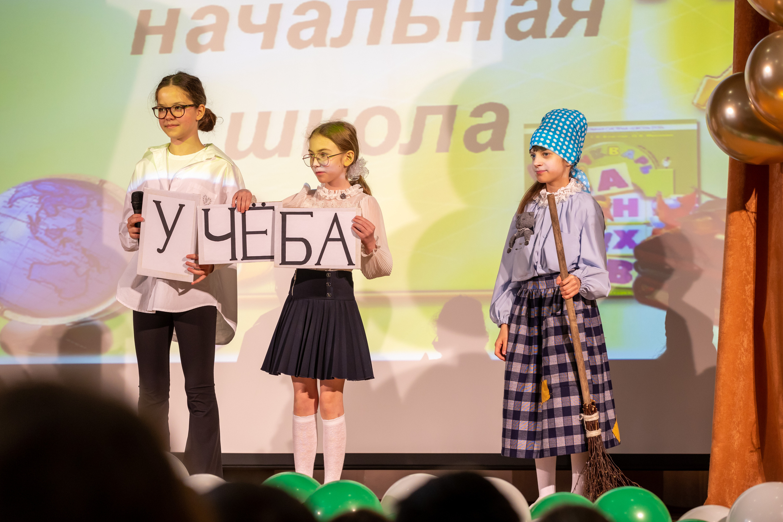 Праздник в школе. Школьный и детсадовский фотограф Москва. Детский фотограф