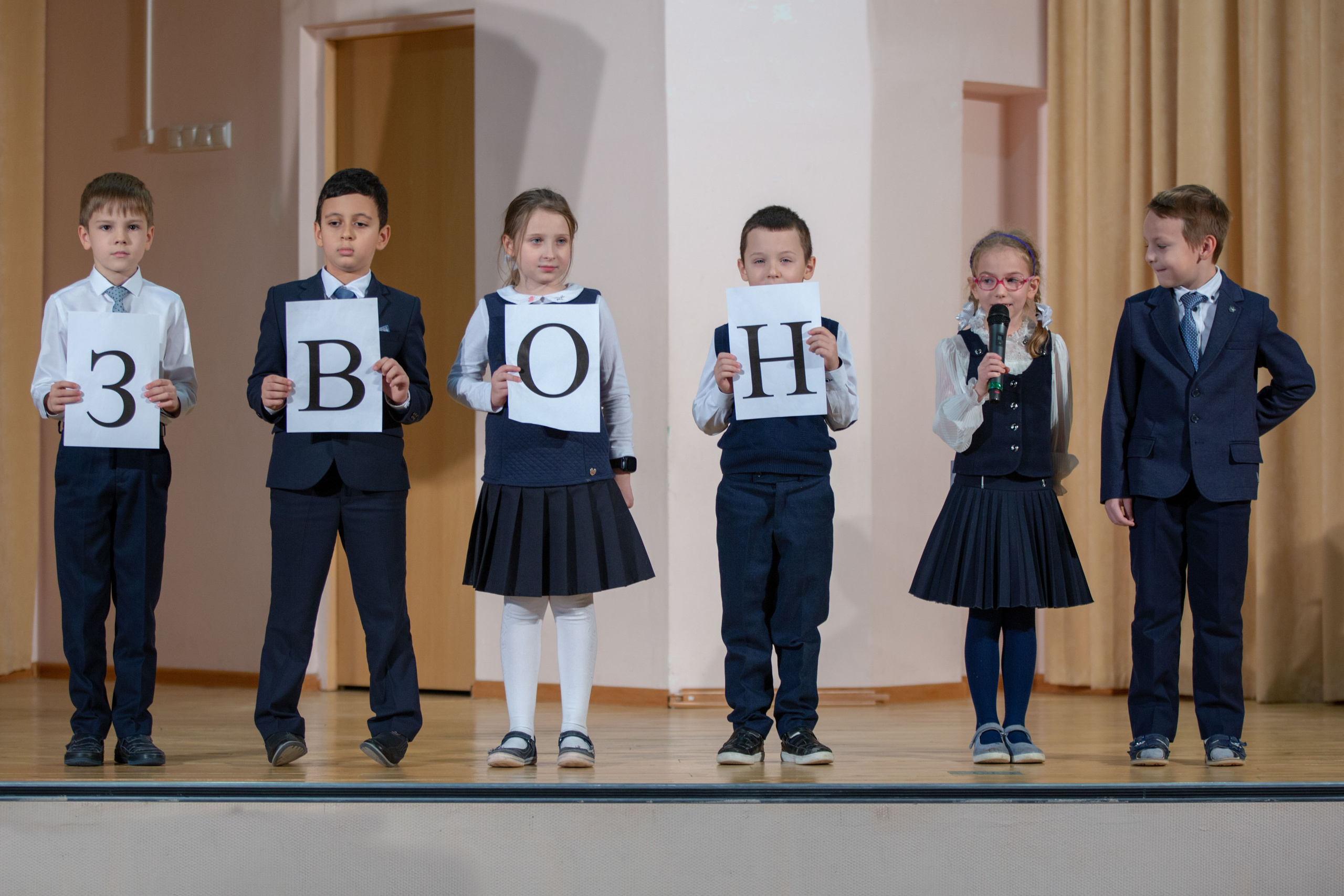 Праздник в школе. Школьный и детсадовский фотограф Москва. Детский фотограф