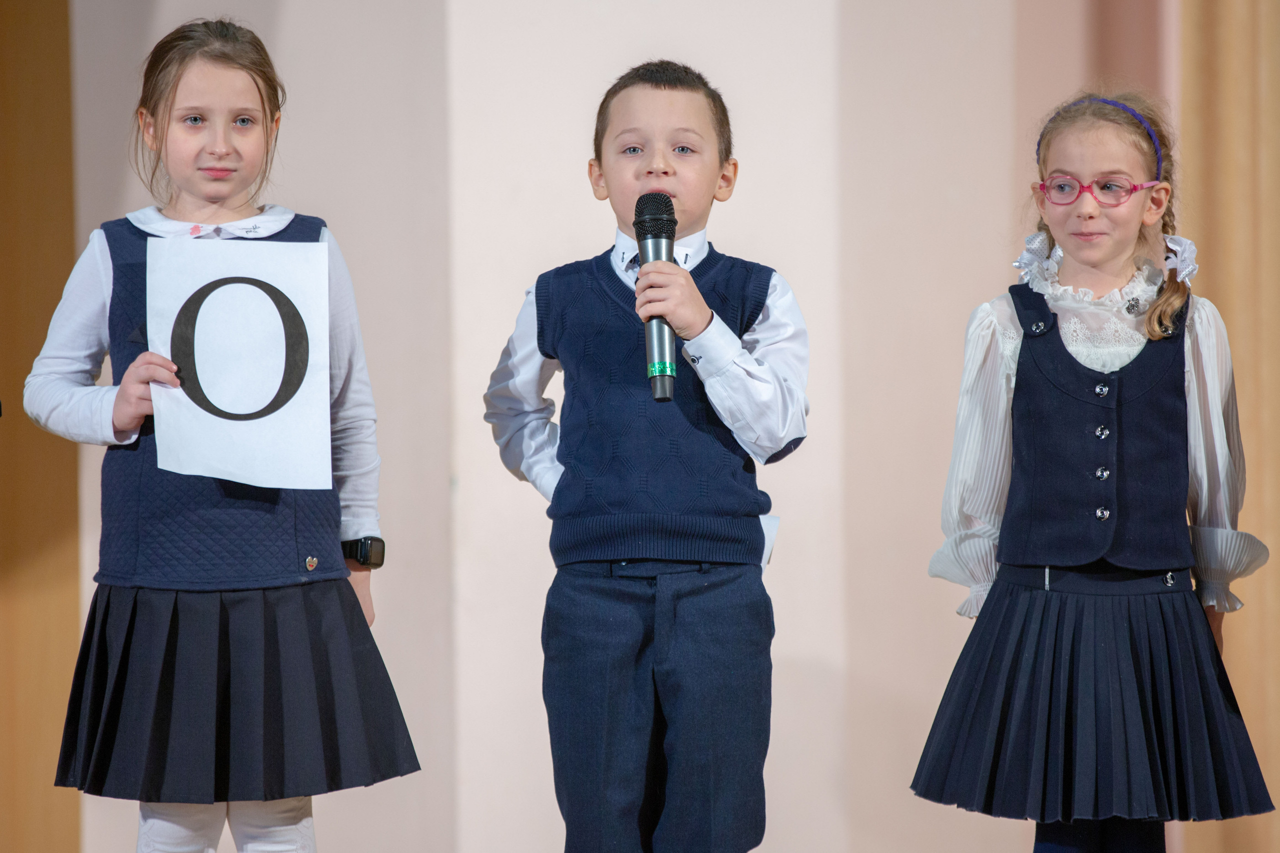 Праздник в школе. Школьный и детсадовский фотограф Москва. Детский фотограф