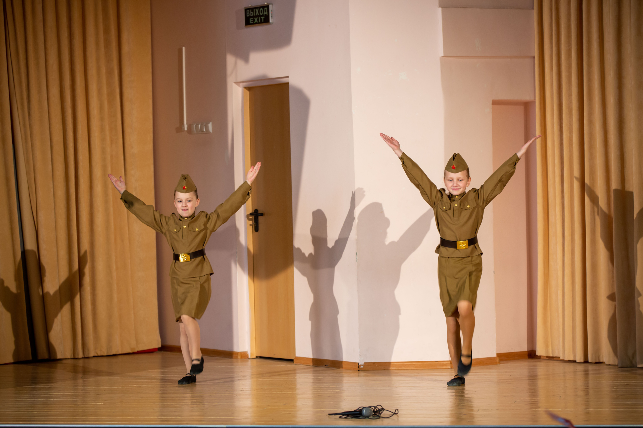 Праздник в школе. Школьный и детсадовский фотограф Москва. Детский фотограф