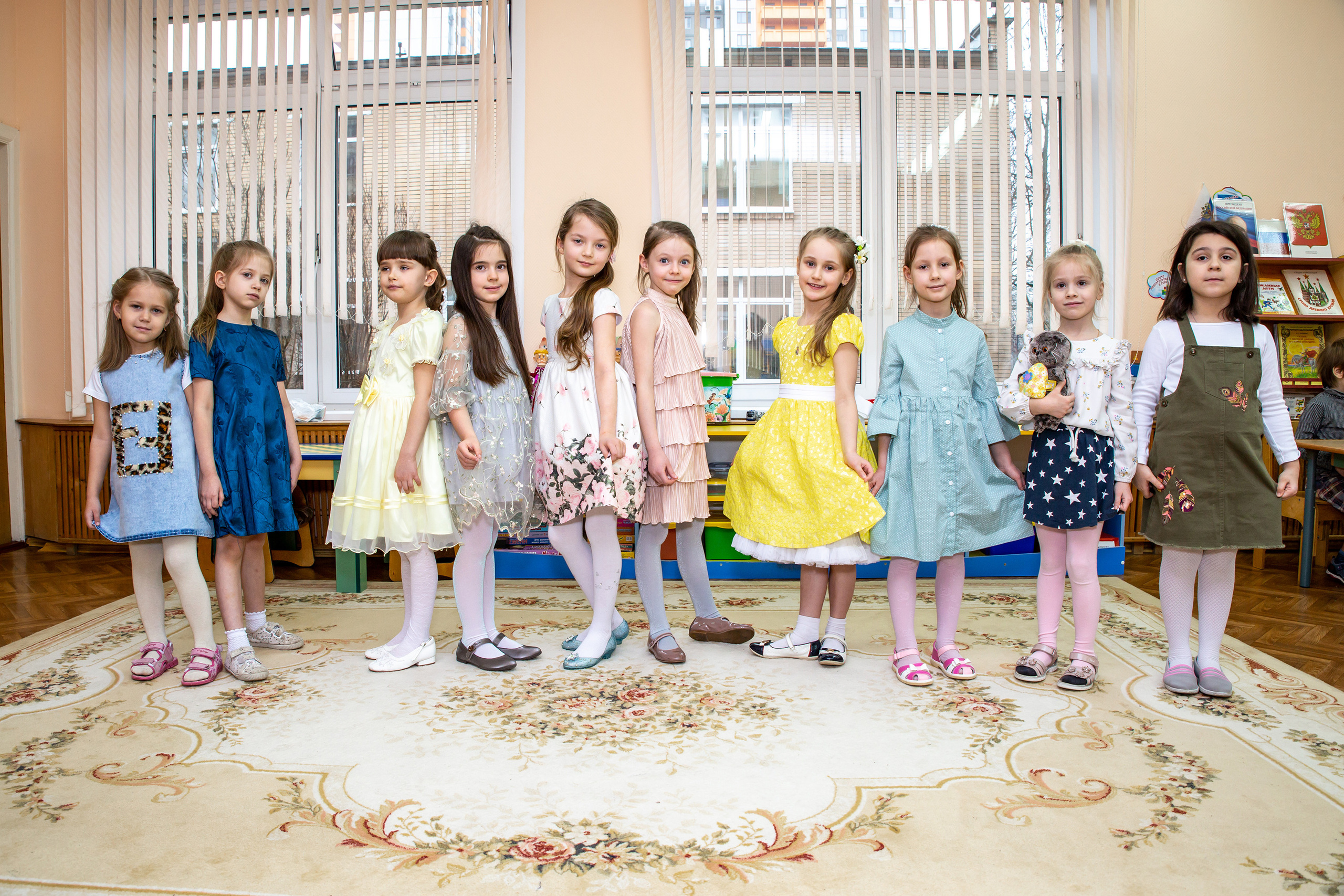 Групповые фотографии, фото с лучшим другом. Школьный и детсадовский фотограф Москва. Детский фотограф