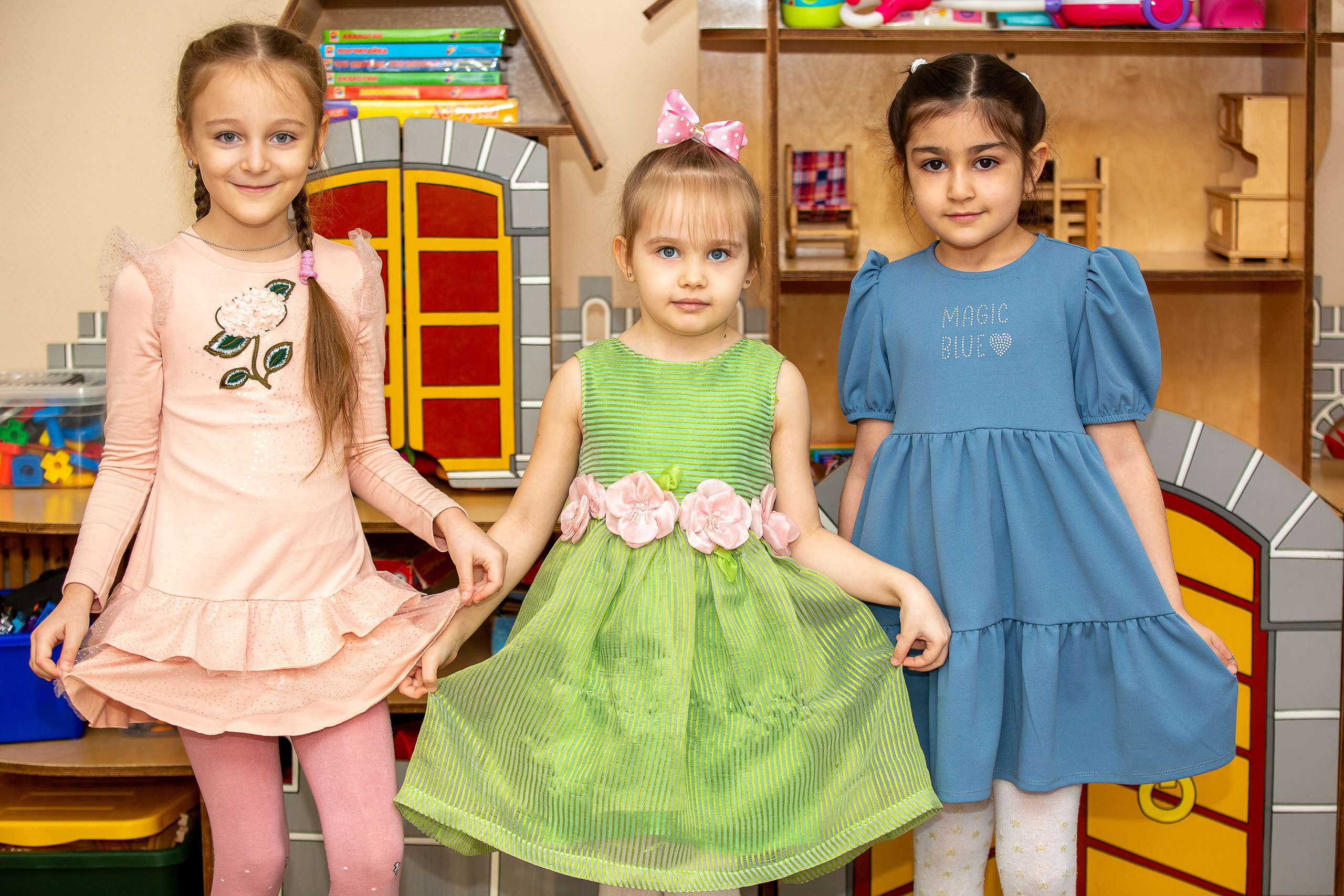 Групповые фотографии, фото с лучшим другом. Школьный и детсадовский фотограф Москва. Детский фотограф