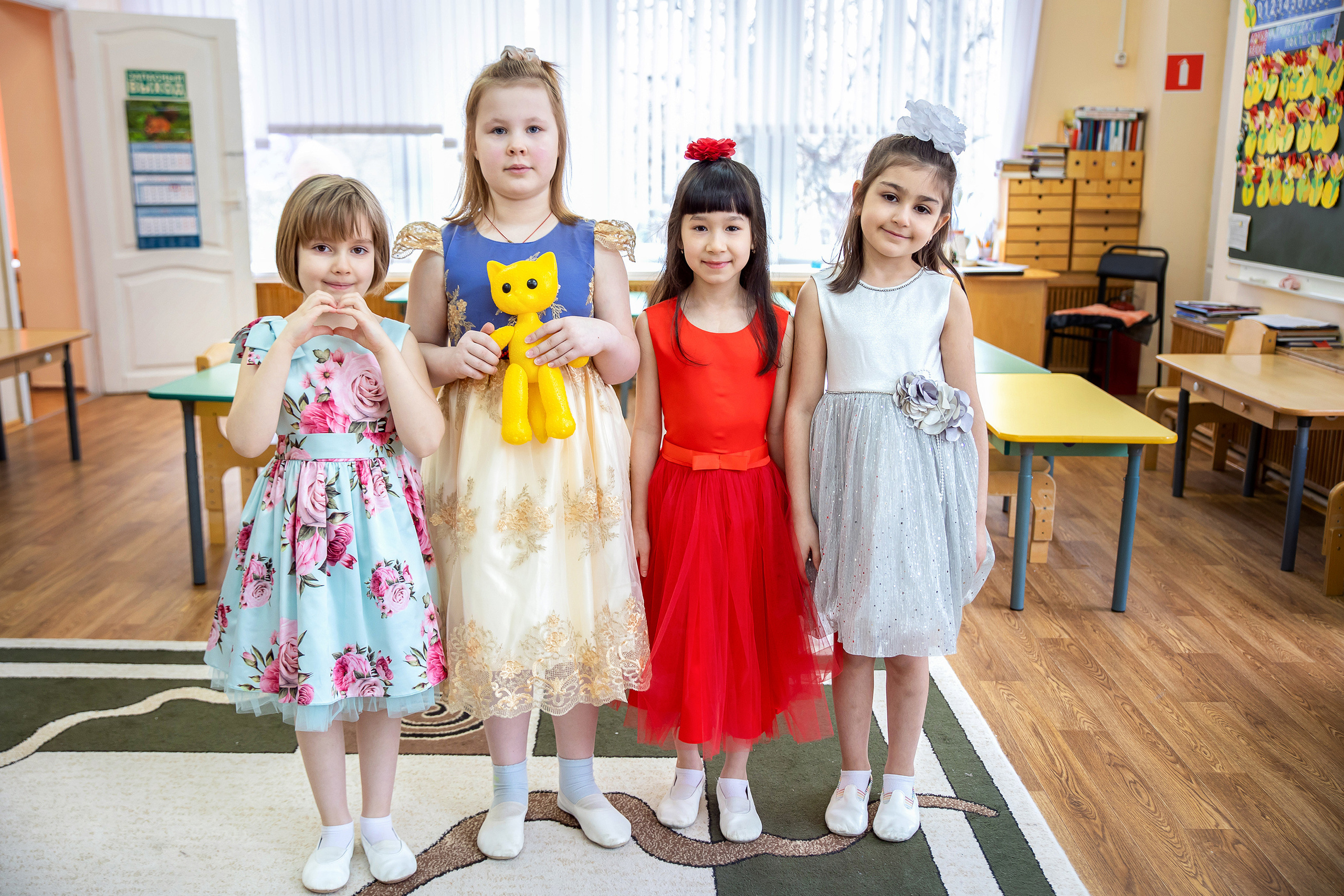 Групповые фотографии, фото с лучшим другом. Школьный и детсадовский фотограф Москва. Детский фотограф