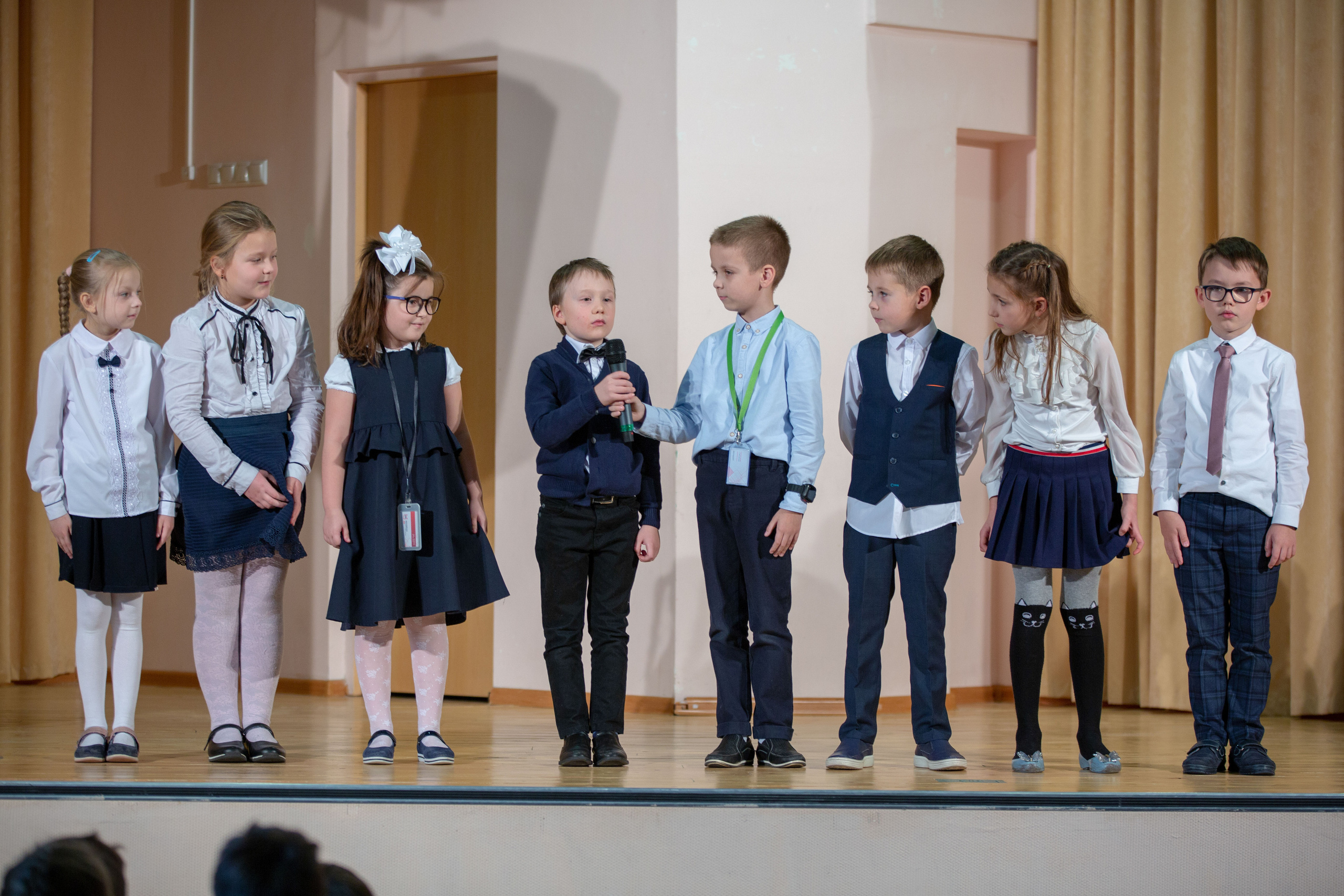 Праздник в школе. Школьный и детсадовский фотограф Москва. Детский фотограф