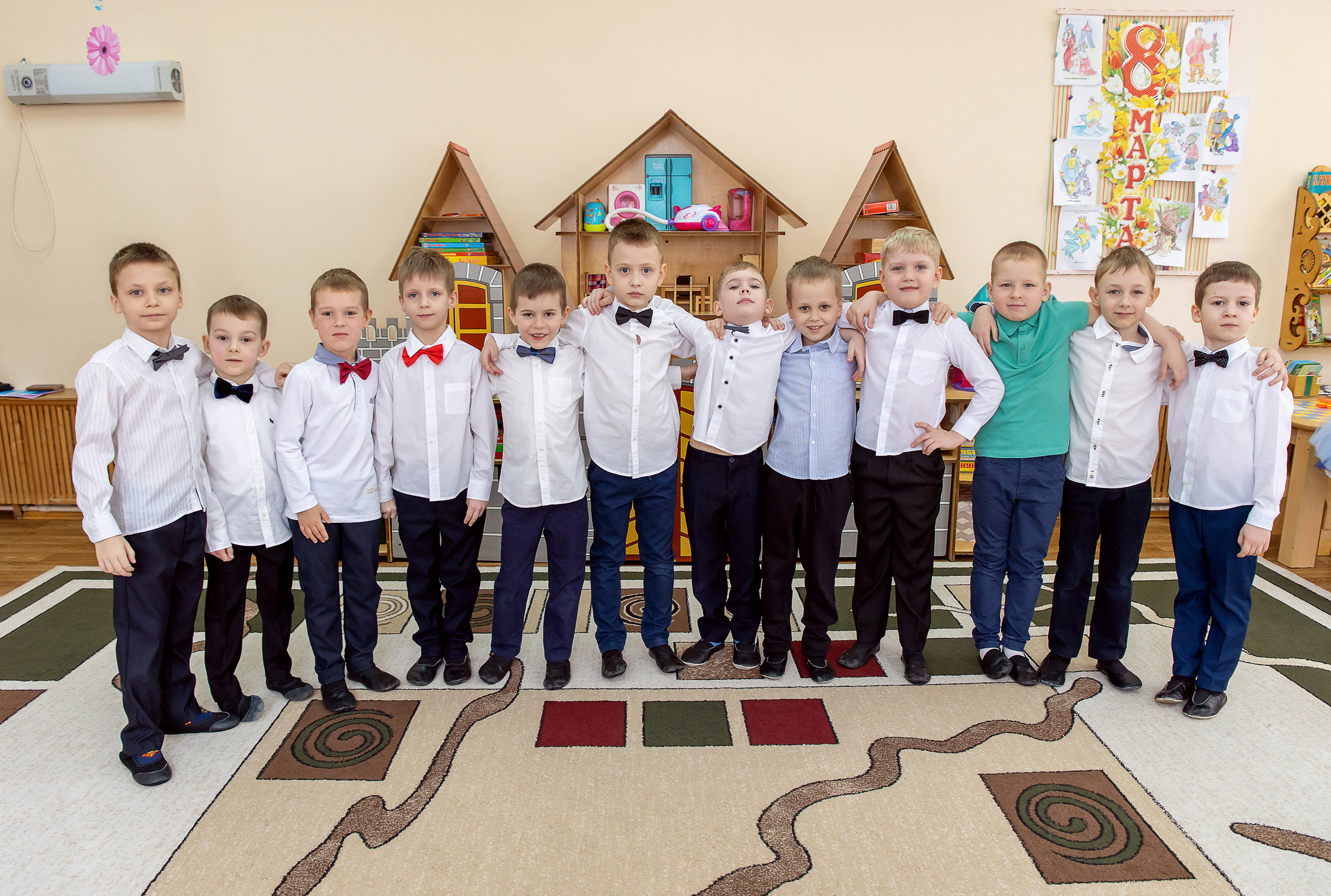 Групповые фотографии, фото с лучшим другом. Школьный и детсадовский фотограф Москва. Детский фотограф