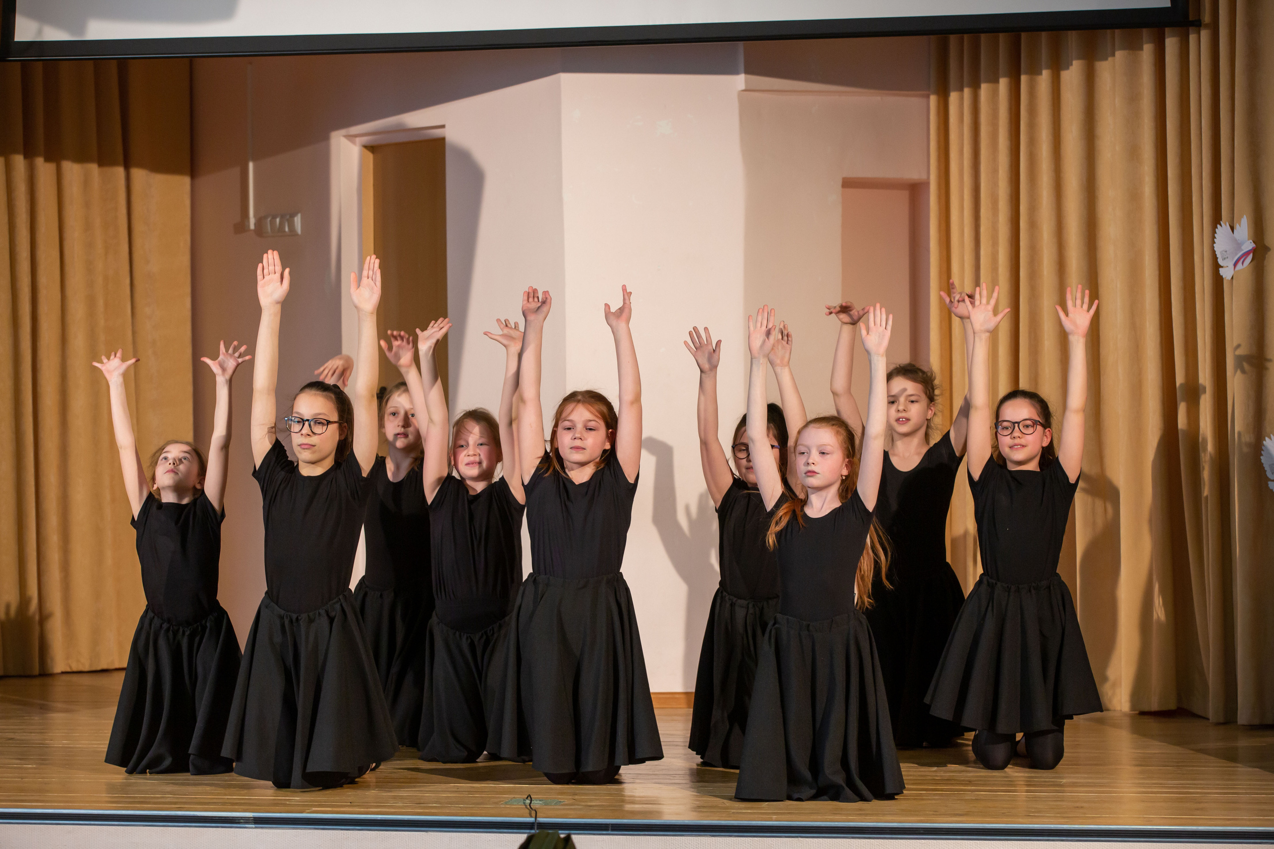 Праздник в школе. Школьный и детсадовский фотограф Москва. Детский фотограф