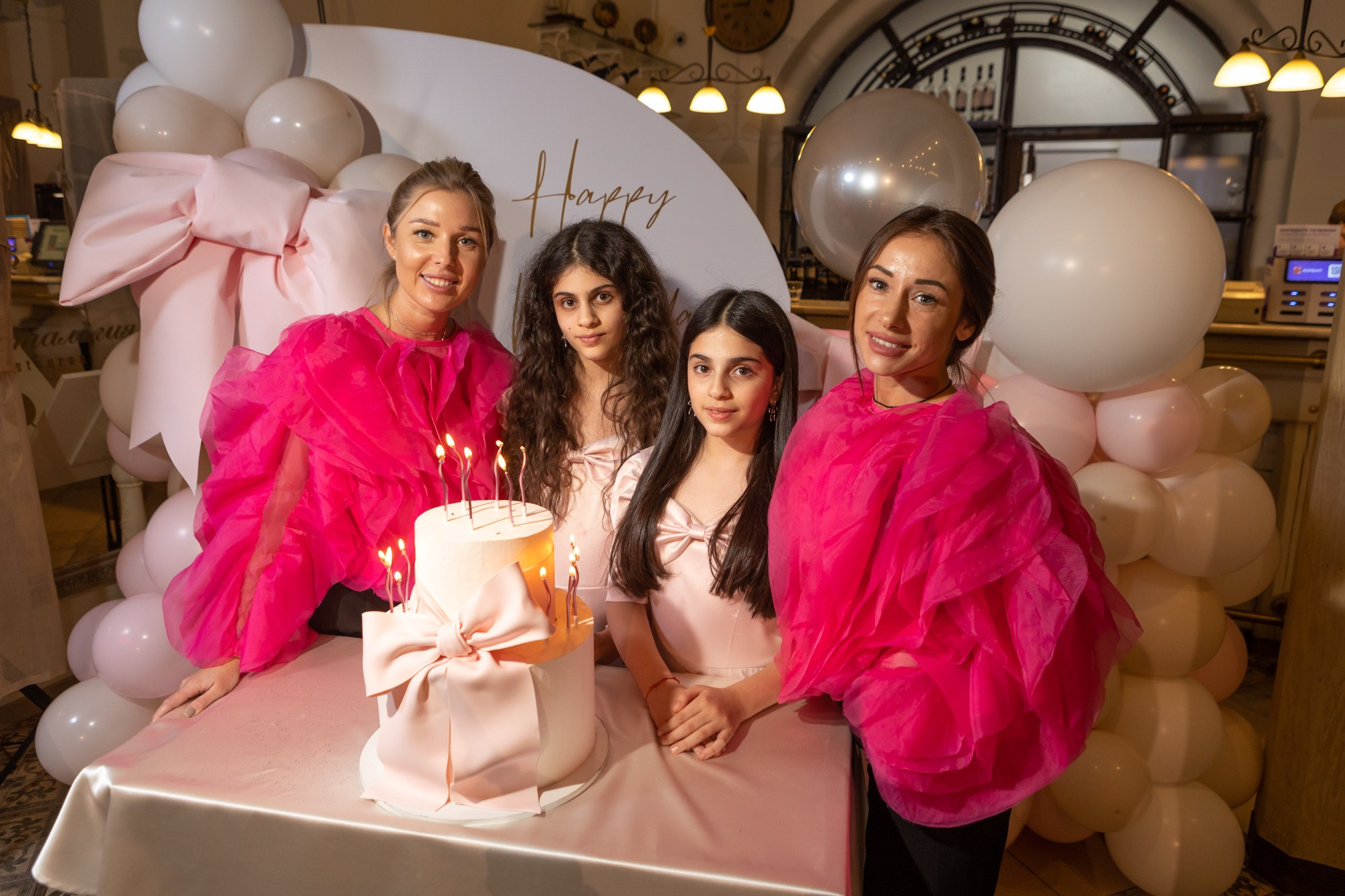 День Рождения Софьи и Лизы в ресторане «Ностальгия». Фотограф в Оренбурге. Профессиональный фотограф