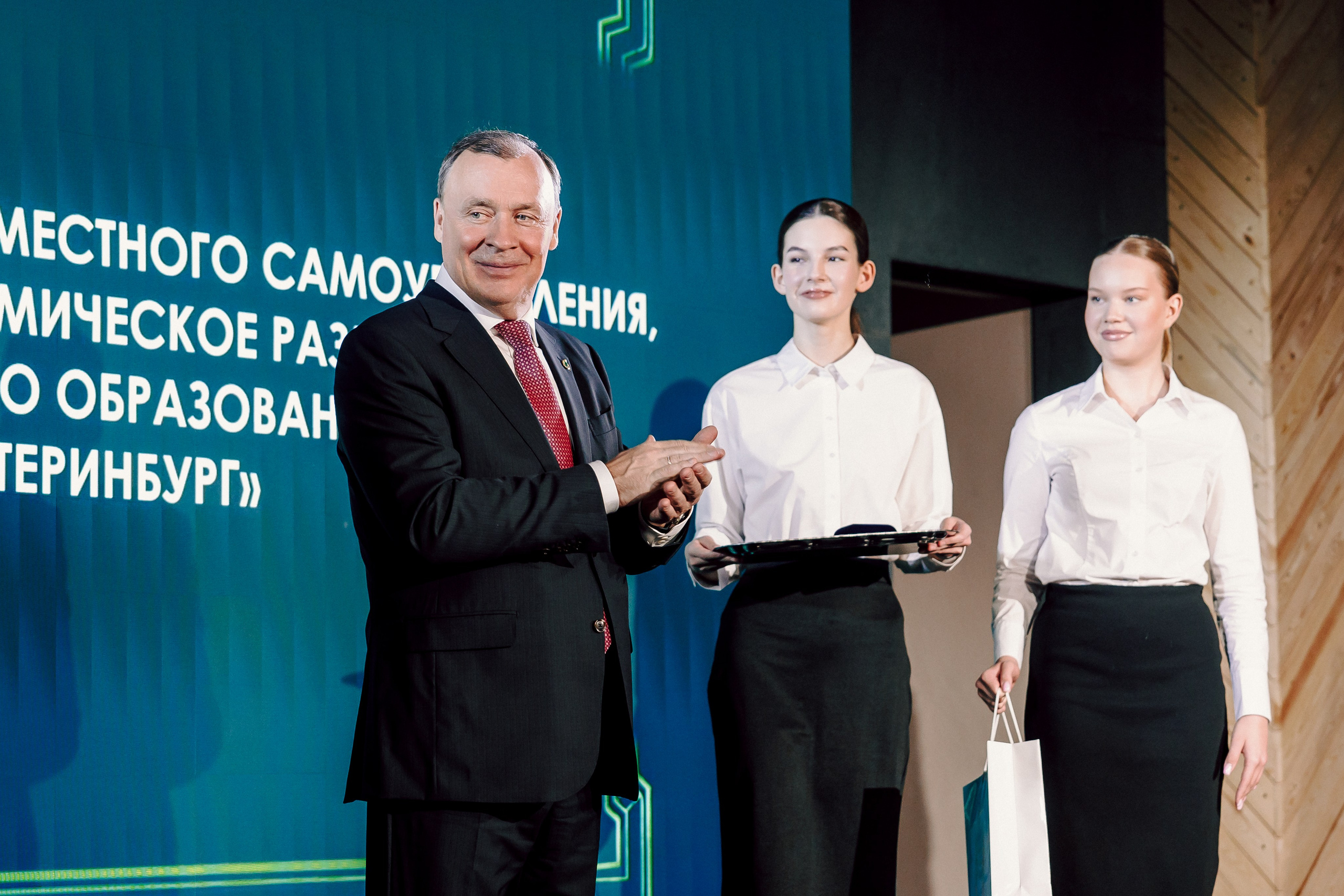 XXVI Церемония вручения премии имени В. Н. Татищева и Г. В. Де Геннина. Лёшка Варзегов — фотограф