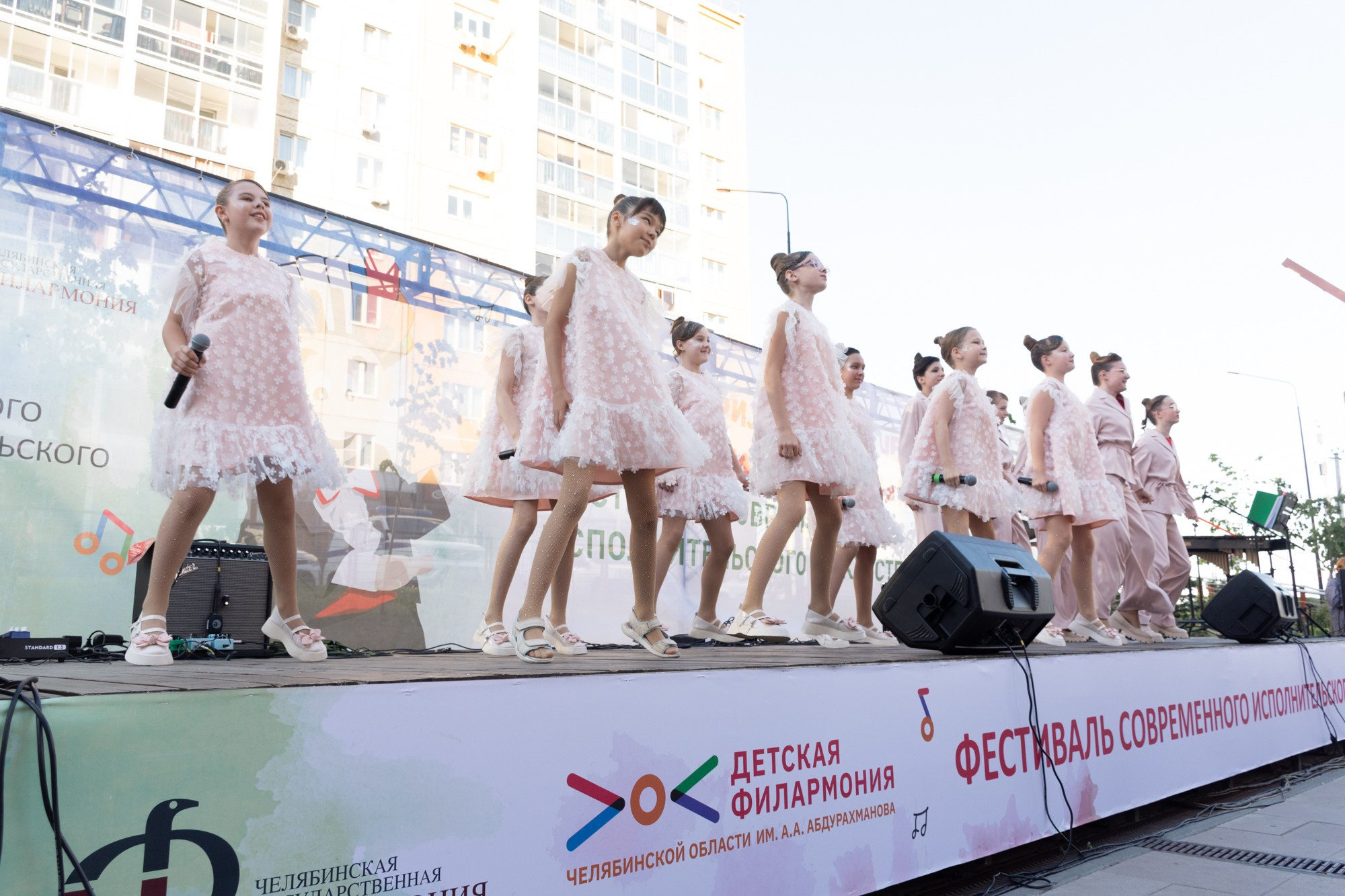 Фестиваль современного исполнительского искусства (Сквер Академ Риверсайд). Фотограф Максим Буряк