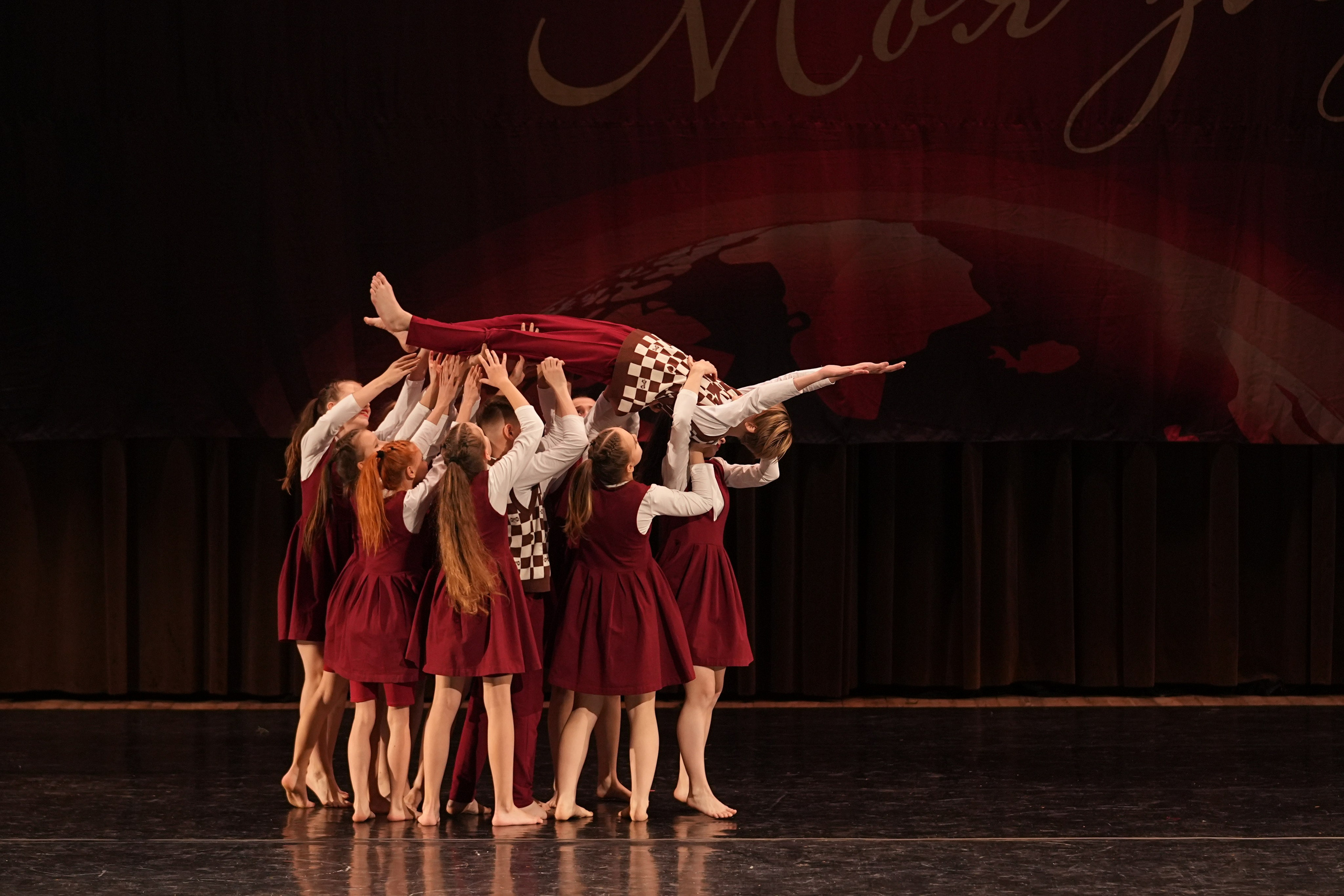 7 декабря, блок 2, г. Москва. Золотое яблочко