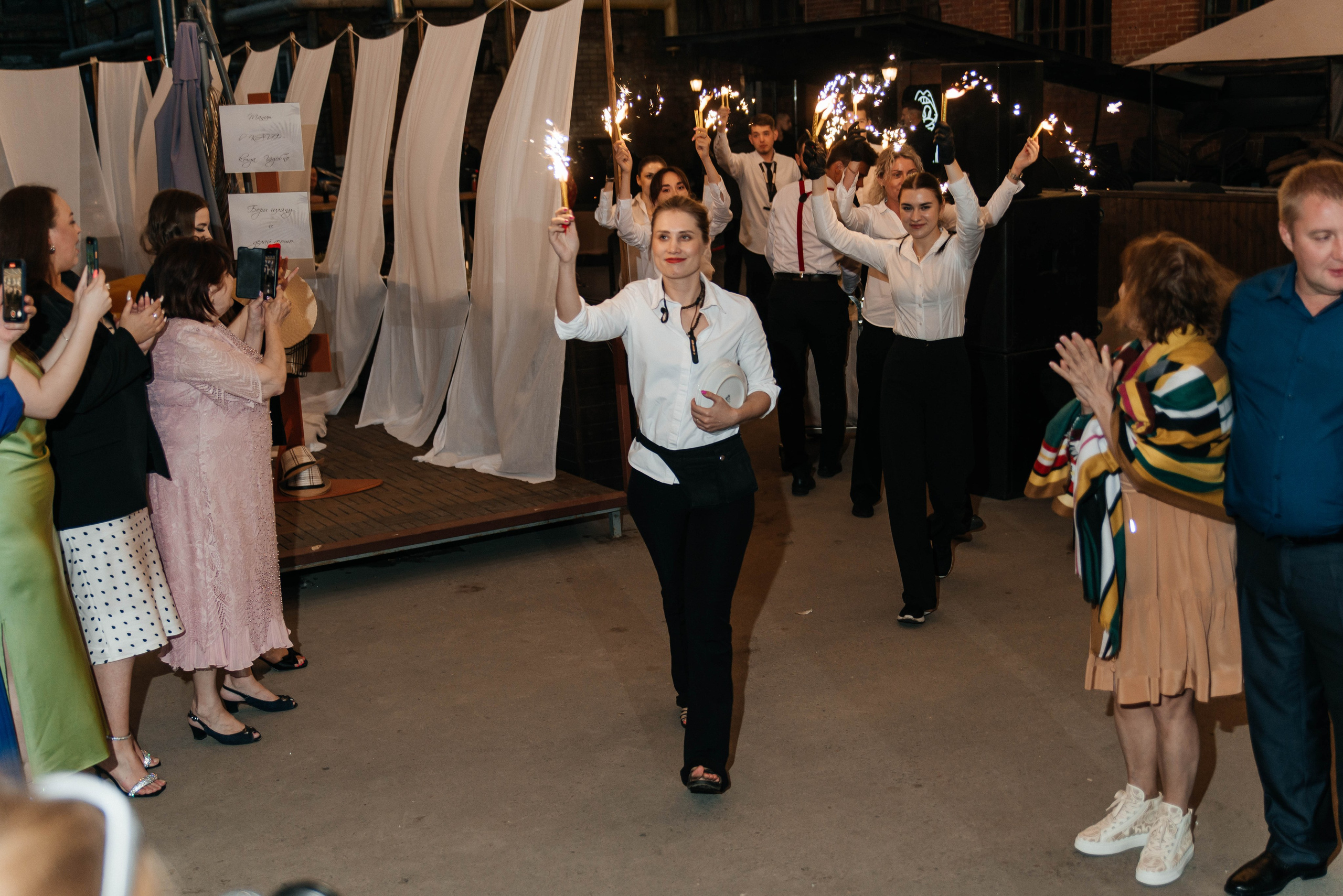 Вадим и София короткая версия свадебного дня. Меня зовут Александр Литвинчук и я свадебный фотограф в Саратове