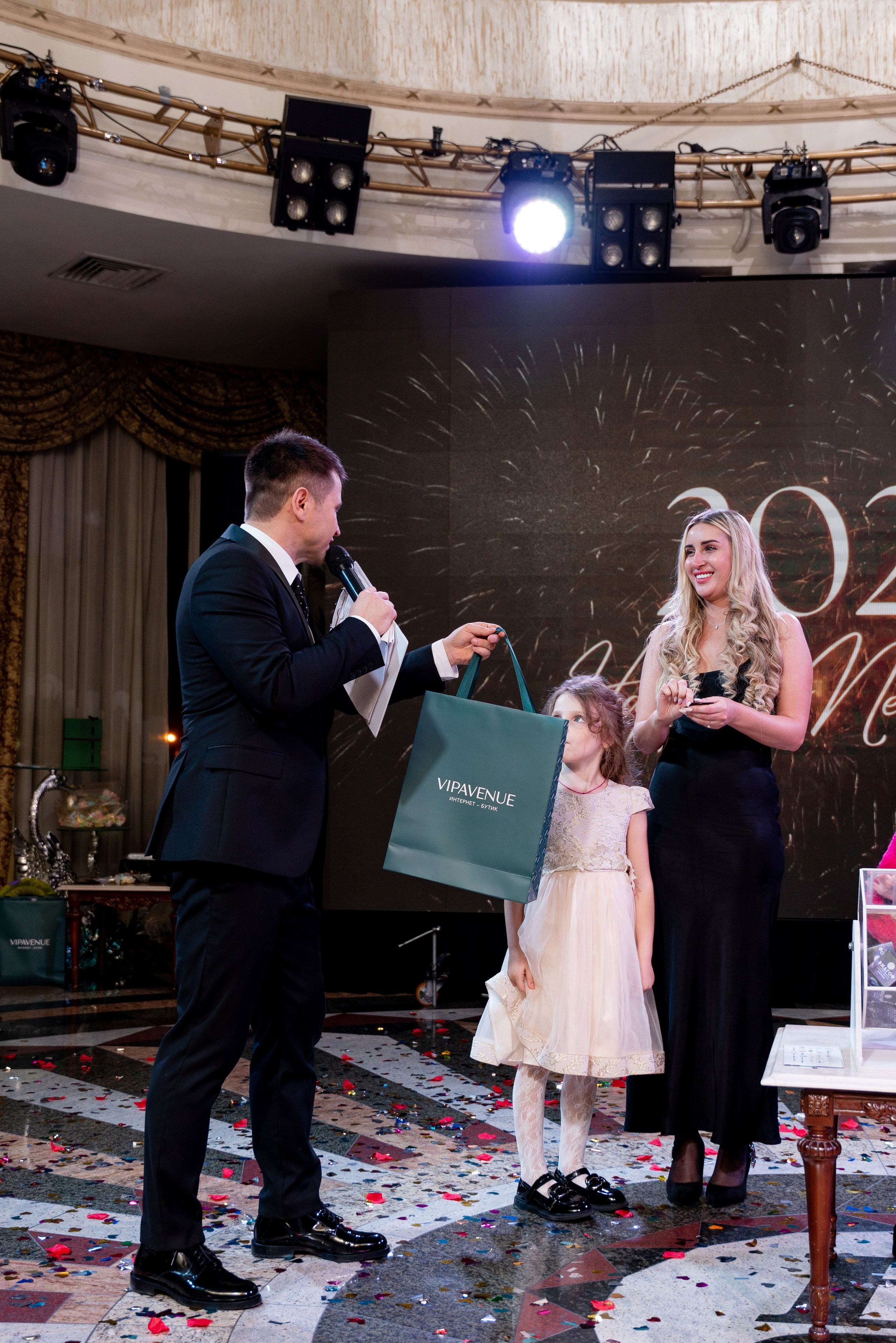 НОВОГОДНЯЯ НОЧЬ 2025 ВИДГОФ. Фотограф на любое мероприятие