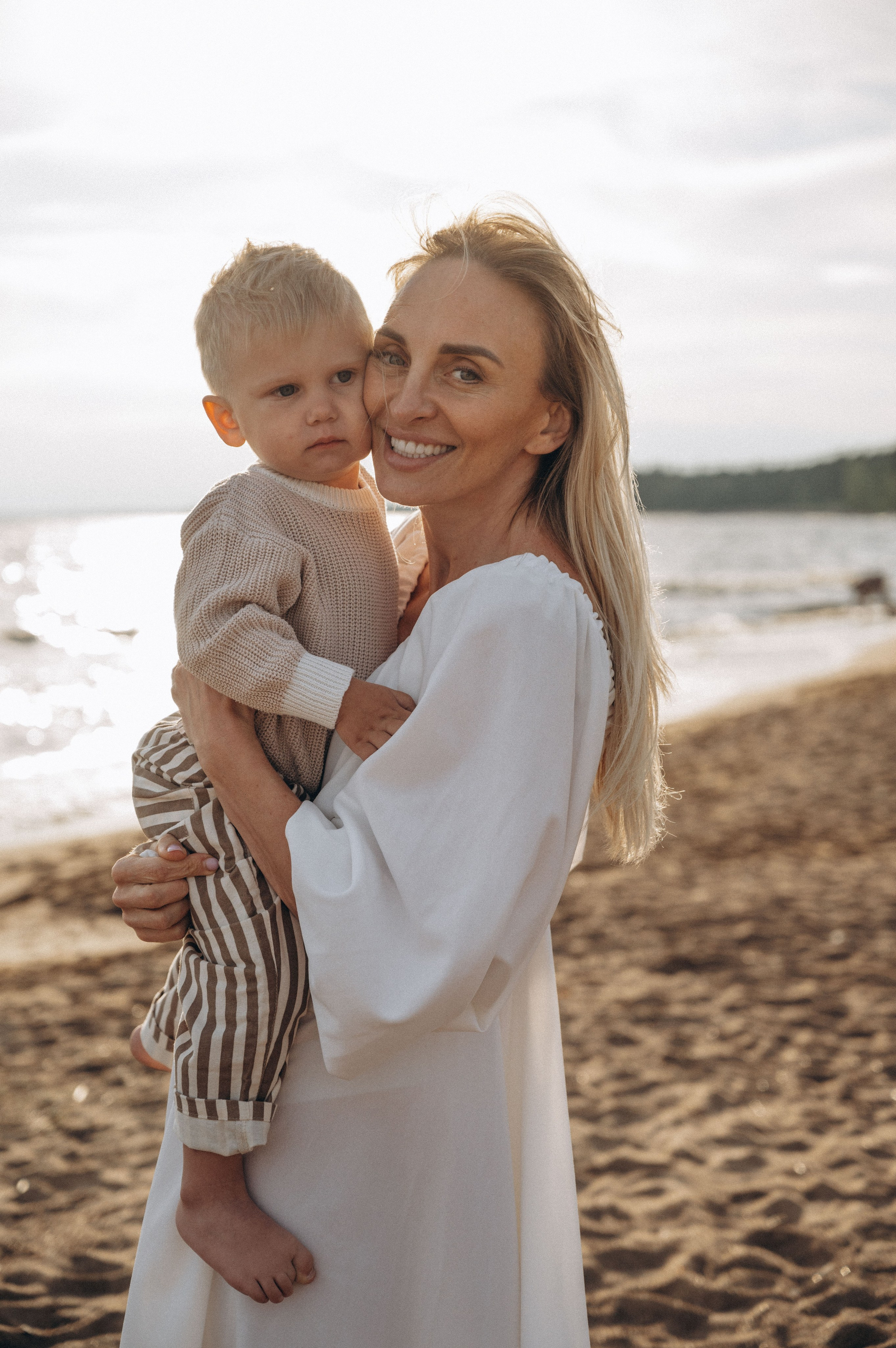 Юлия. Профессиональный фотограф беременности в СПБ. Стильные фотосессии беременности в стиле минимализм и классическая фотография