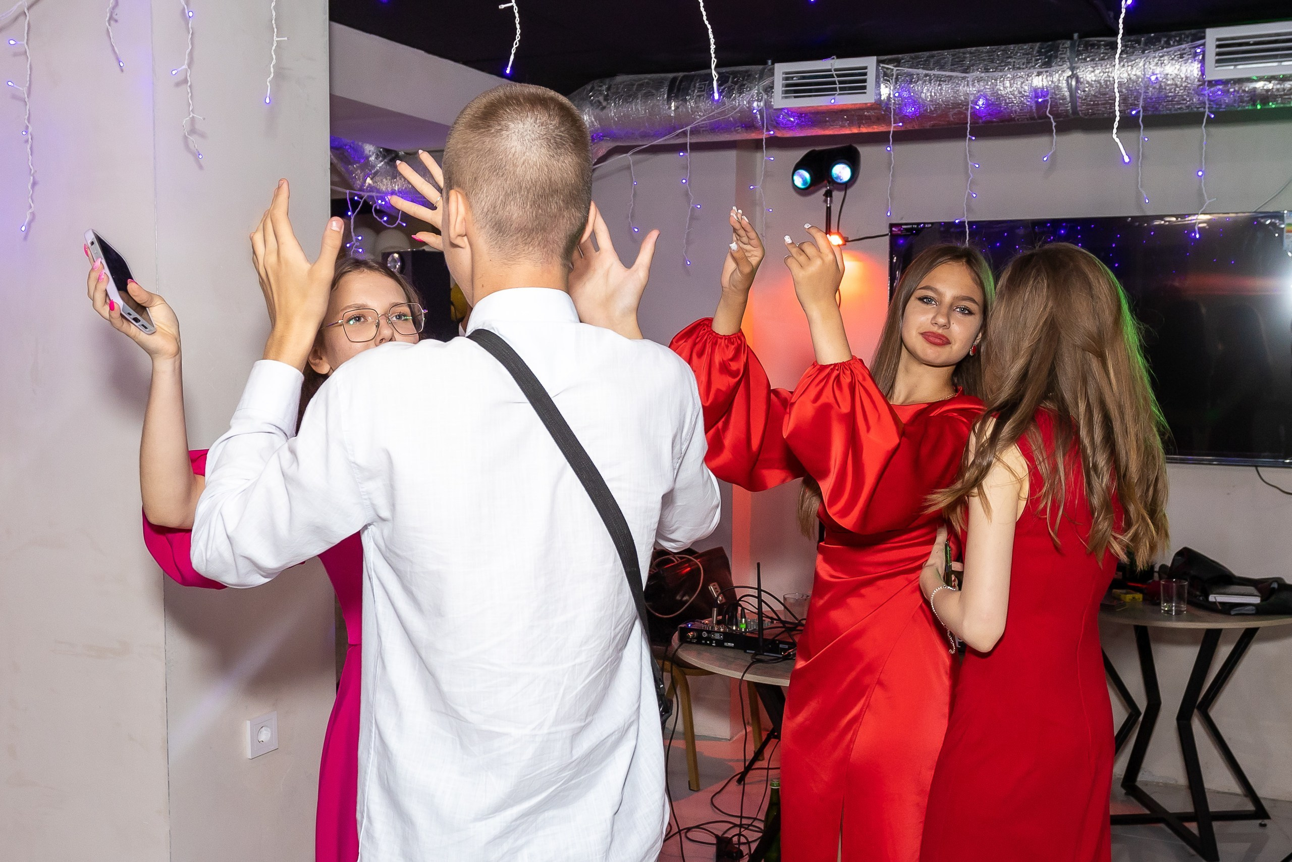 Вручение аттестата и выпускной вечер. Выпускные альбомы Майкоп, Краснодар Елена Золотарева