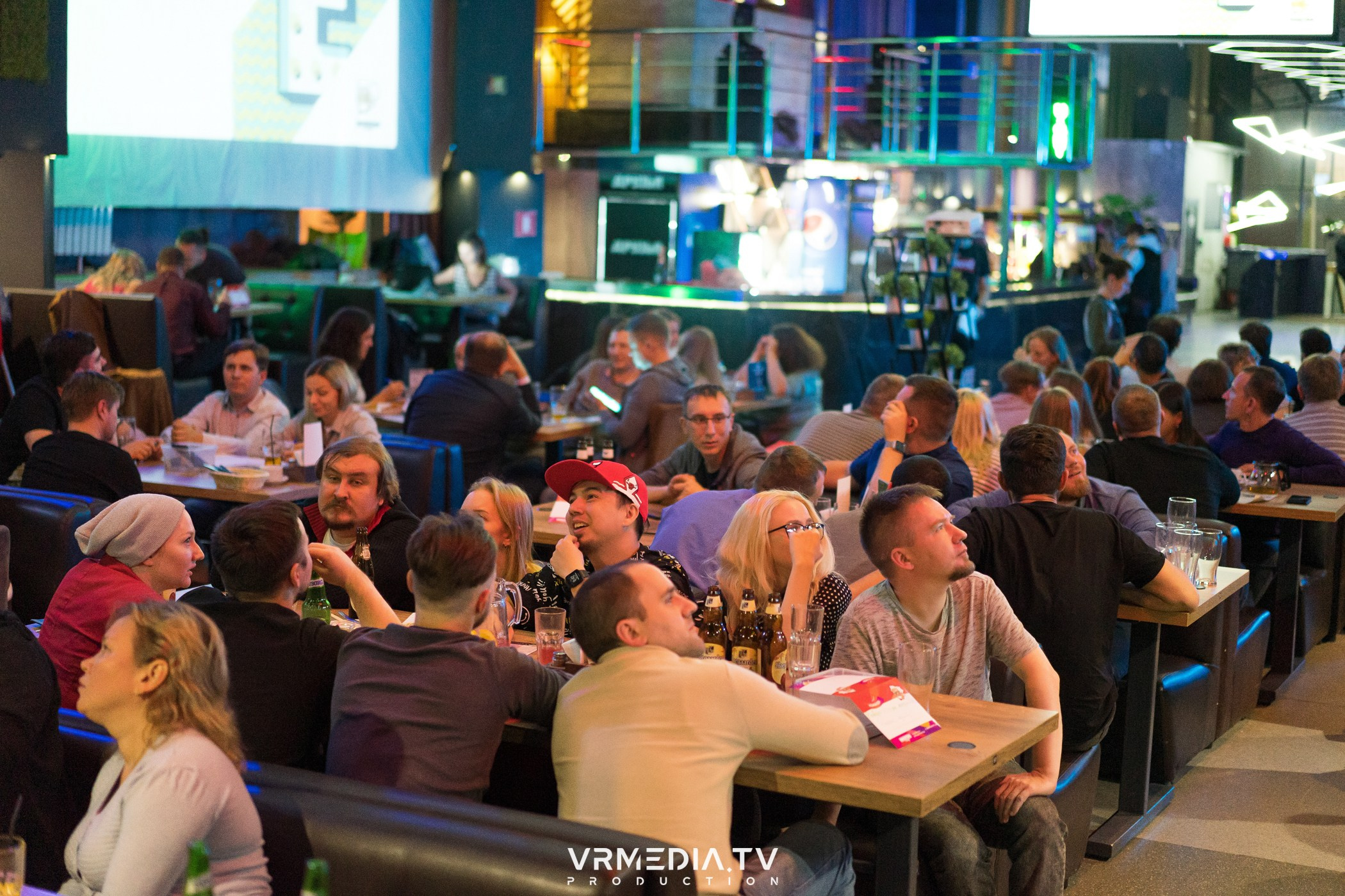 Эйнштейн Party в баре «Друзья»