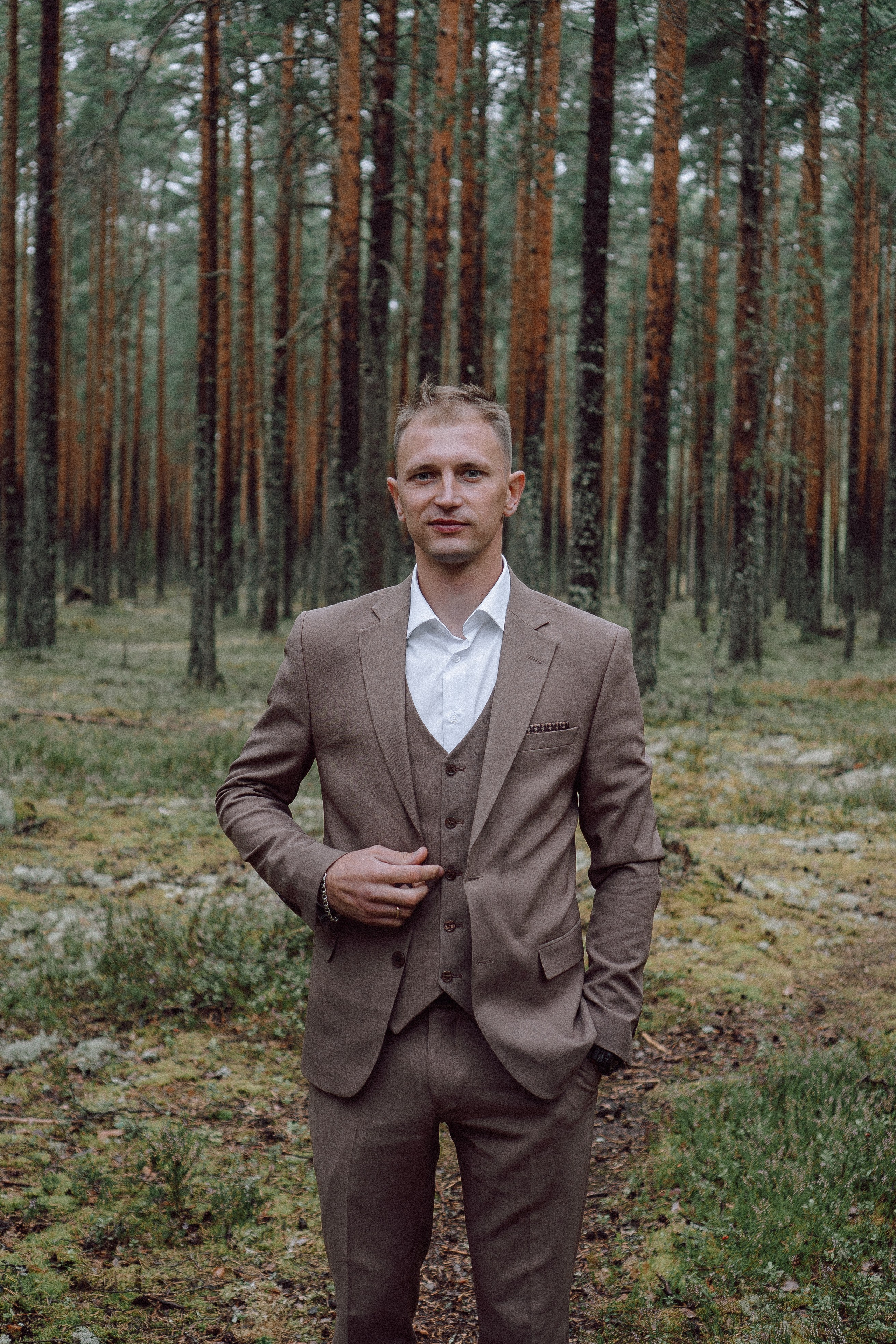 СВАДЕБНАЯ ФОТОСЕССИИЯ ПАРЫ В ГОРОДЕ ПРИОЗЕРСК В СОСНОВОМ ЛЕСУ И С ПИКАПОМ. Профессиональный фотограф, Санкт-Петербург — Виктория Богомолова