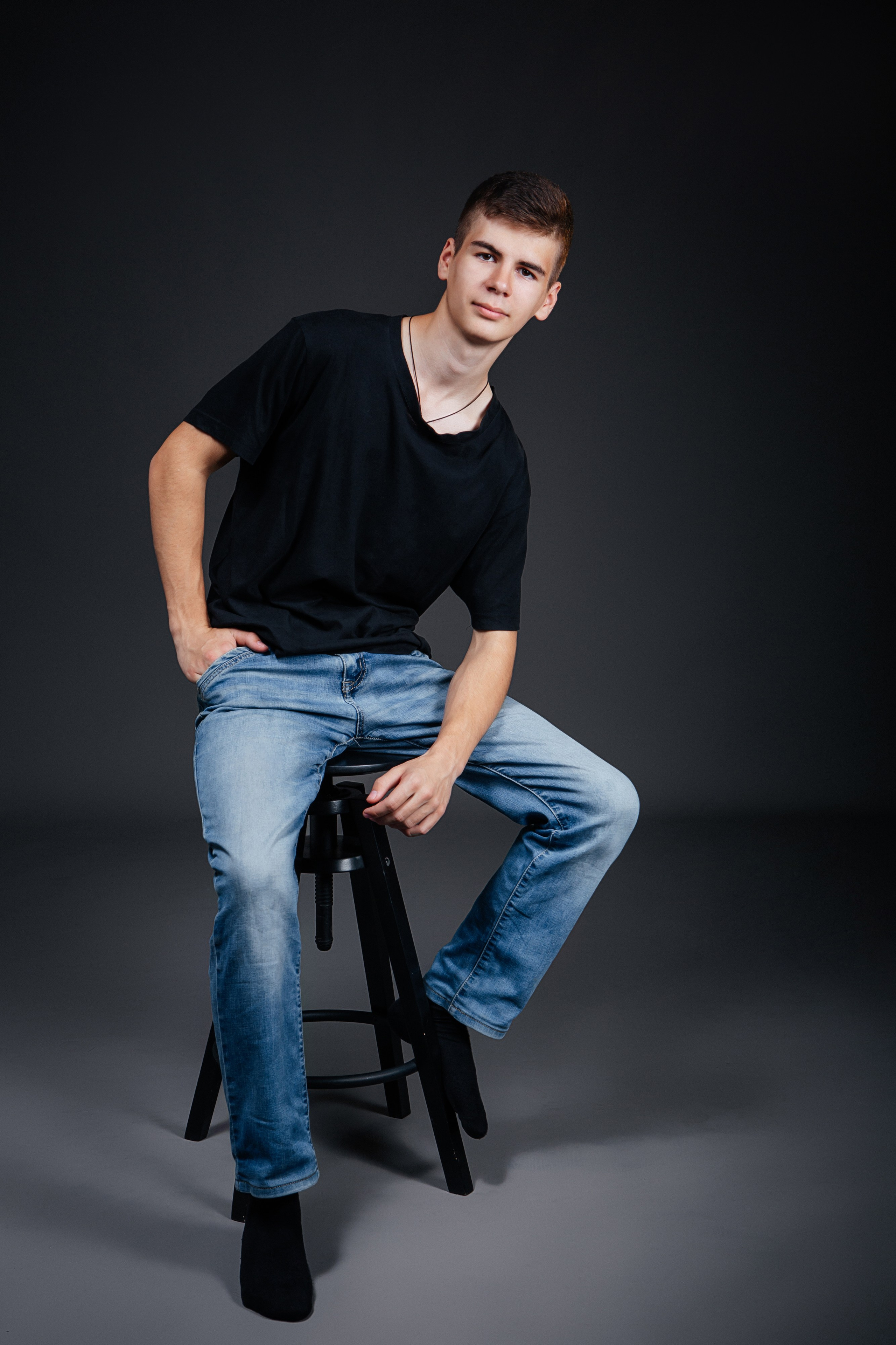 Черный фон. Фото дети. Выпускные альбомы Нижний Тагил