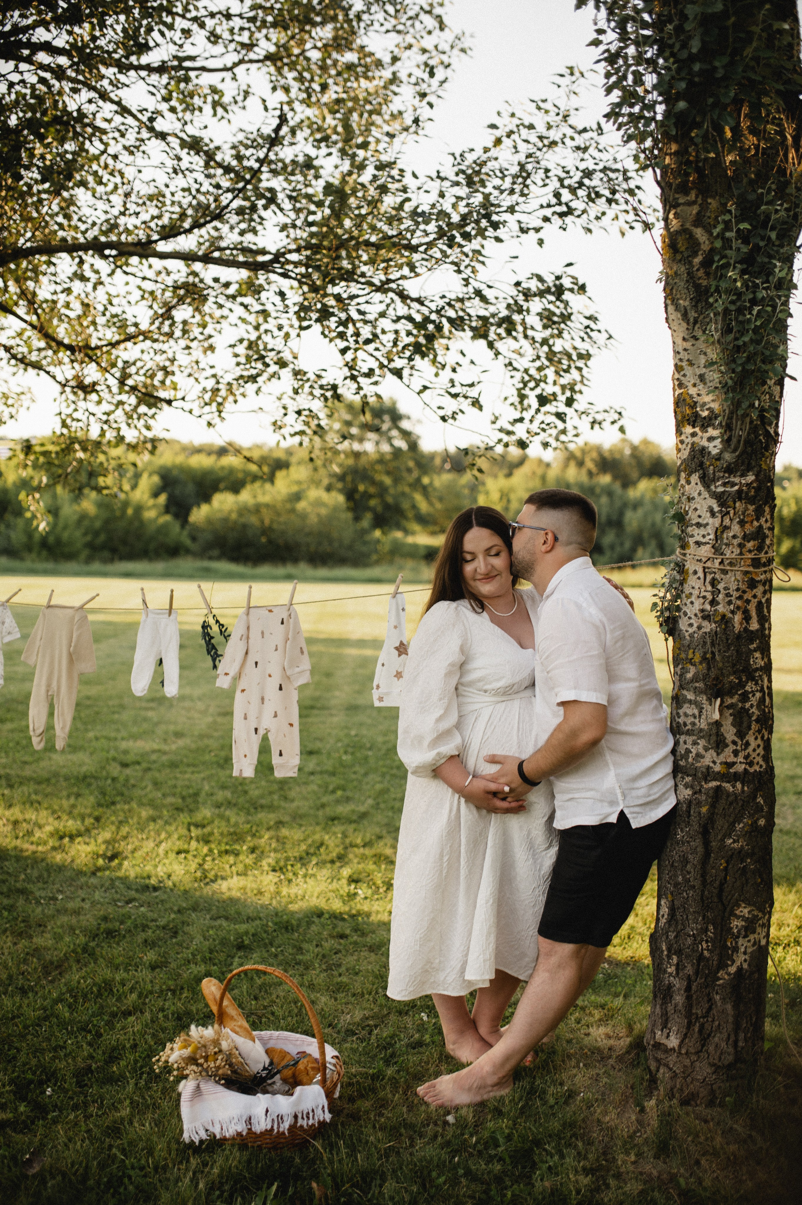 Фотосессия беременности на природе в парке Москвы. Семейная фотосессия Бутово Москва фотограф Алина Морщагина