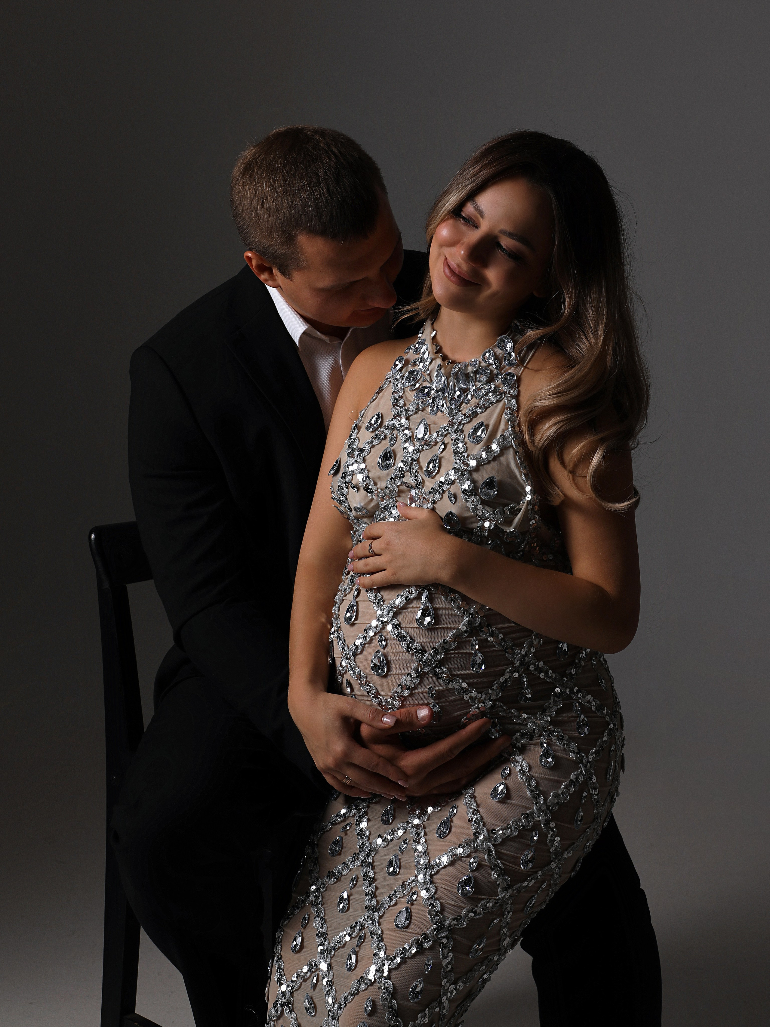 Беременная в вечернем платье