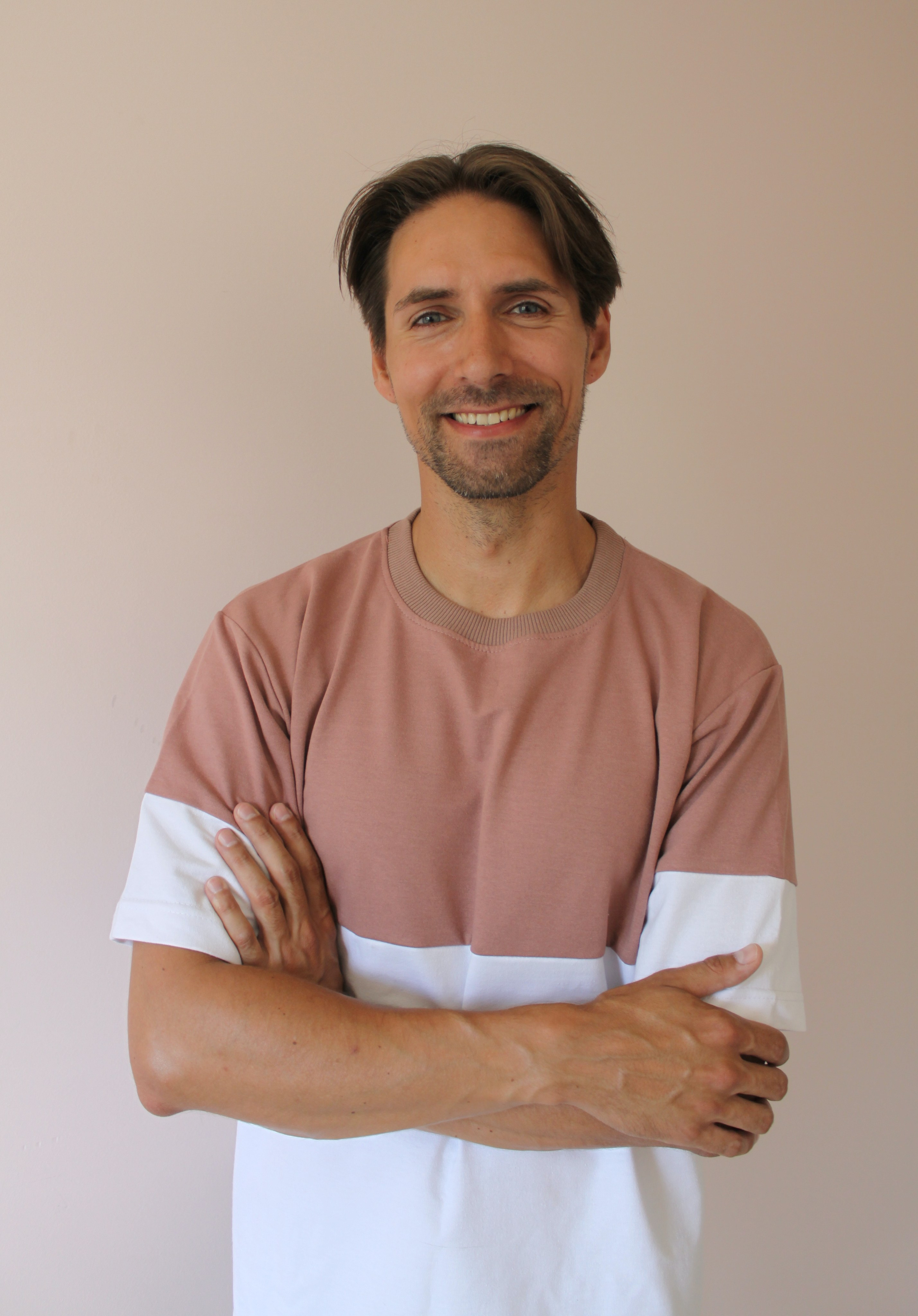 Александр, 187 см, 50-52 р-р. KED Production — продакшн из СПб. Создаём фото, видео и контент, который помогает брендам и селлерам продавать больше