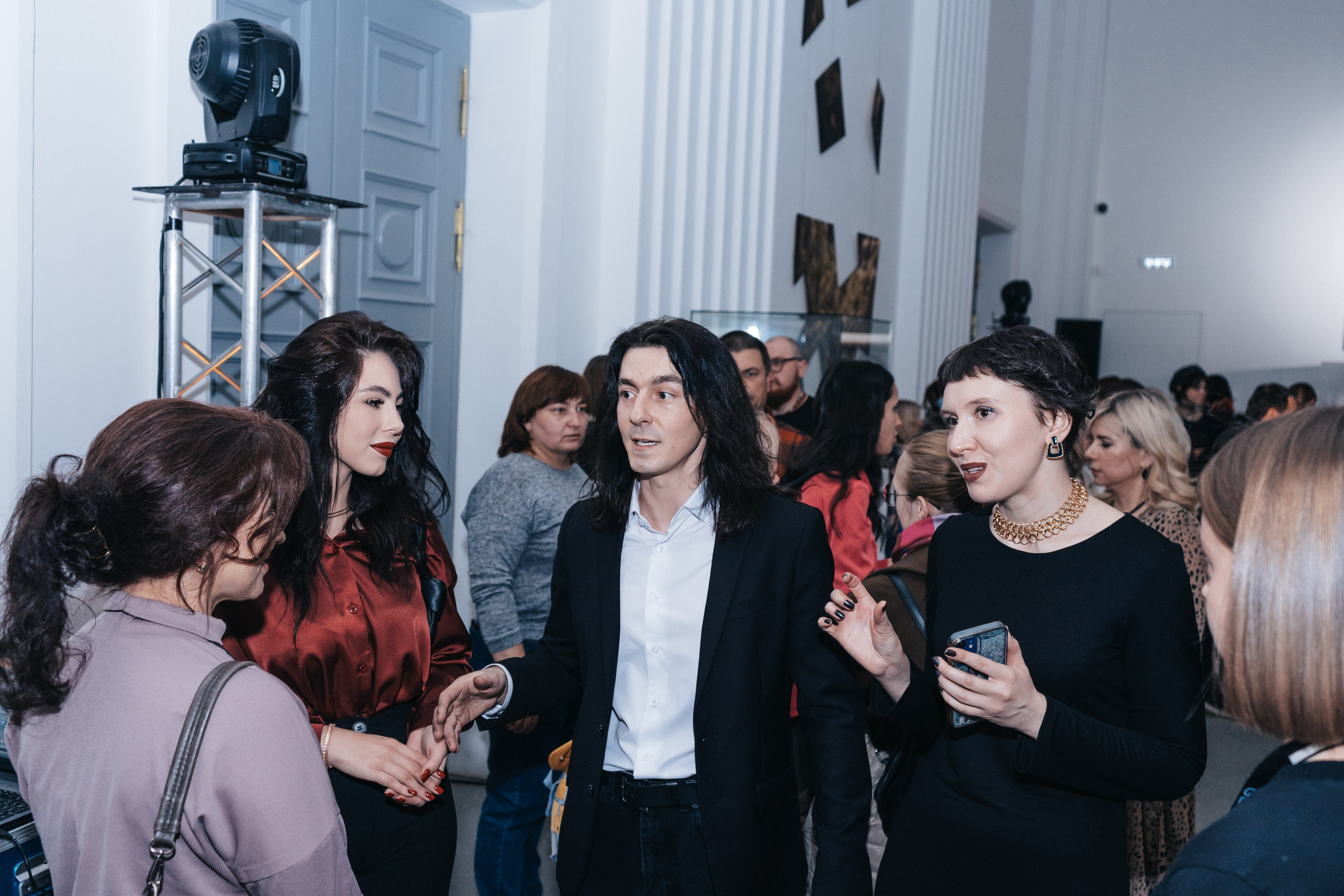 Выставка Юрия Литарова. Всё рождается. Всё продолжается. Портретный фотограф Нижний Новгород