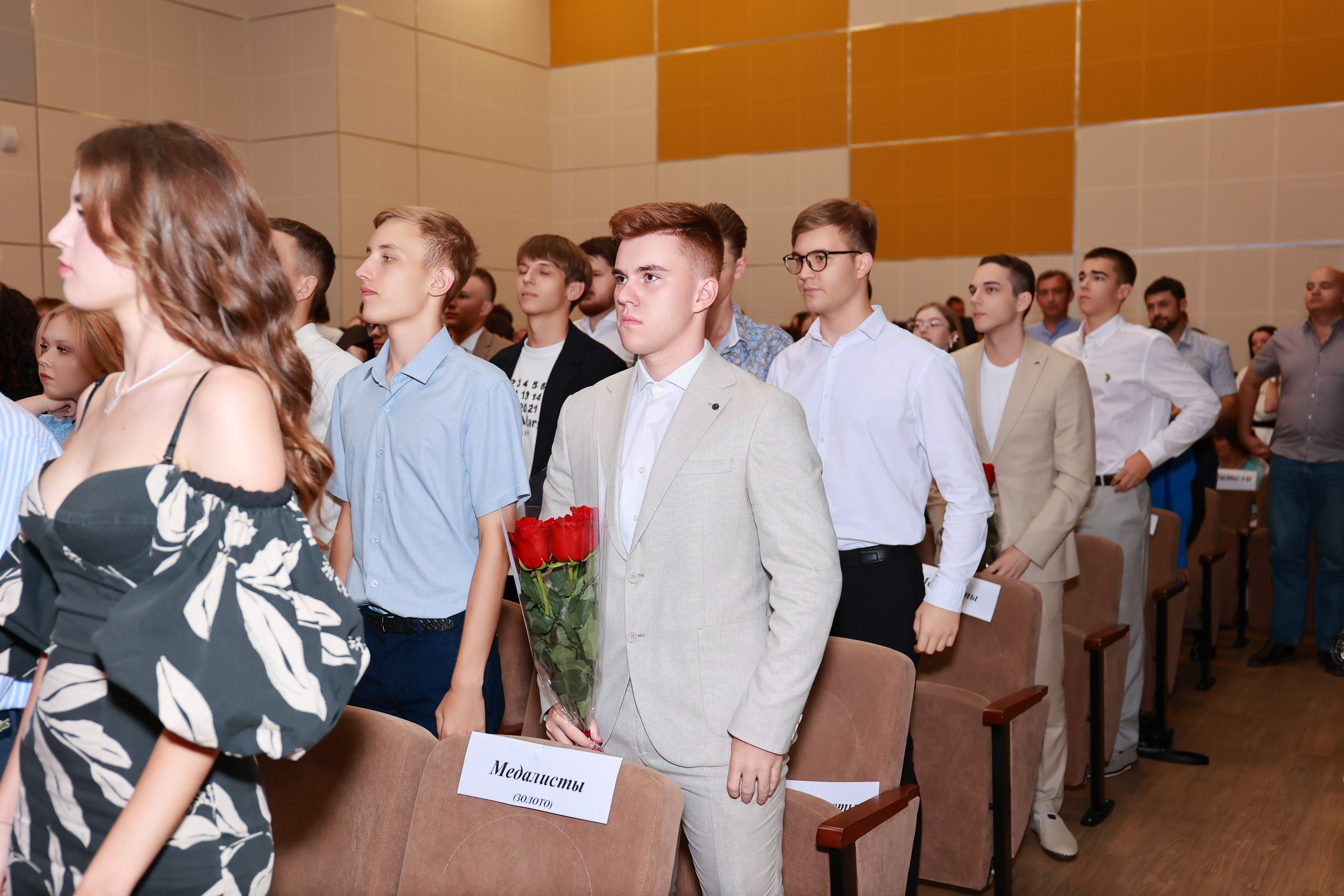 Вручение аттестатов Гимназия 87. Детский семейный фотограф Краснодар