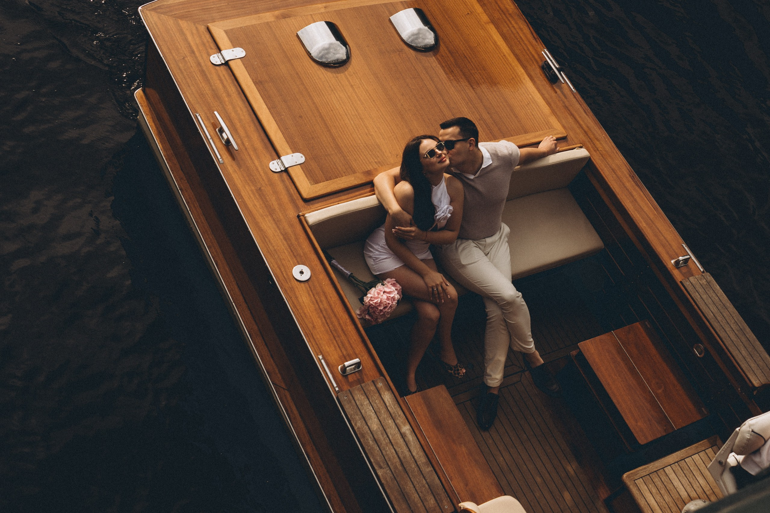 СВАДЕНБНАЯ СЬЕМКА НА КАТЕРЕ ПО КАНАЛАМ САНКТ-ПЕТЕРБУРГА И В АКВАТОРИИ НЕВЫ. Профессиональный фотограф, Санкт-Петербург — Виктория Богомолова