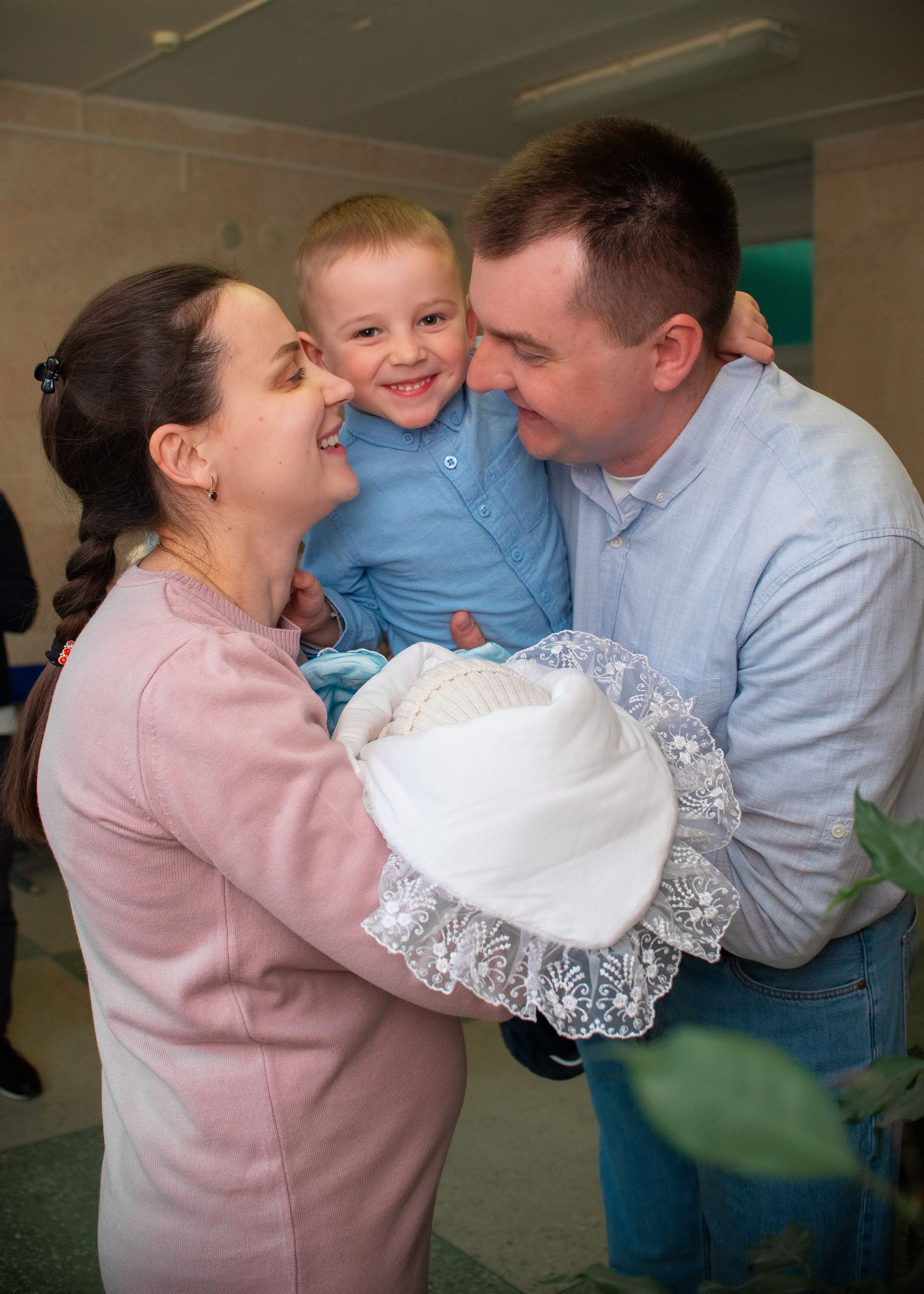 Выписка Илоны 1РД. Семейный фотограф на выписку из роддома и крещение Минск Настя Гришук