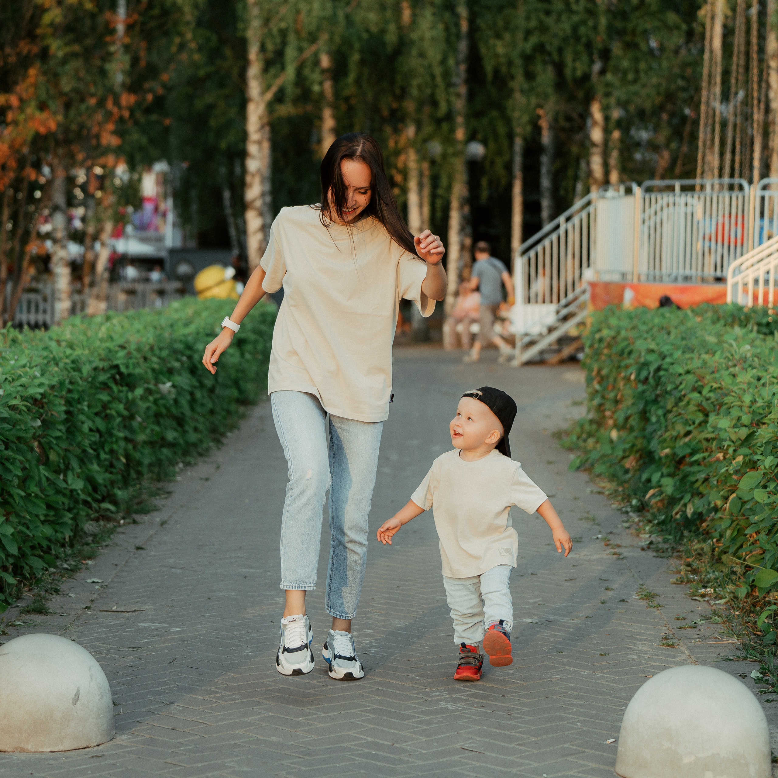 Мама с сыном в парке. Фотограф Никита Анкудинов. Москва — Чебоксары — Казань