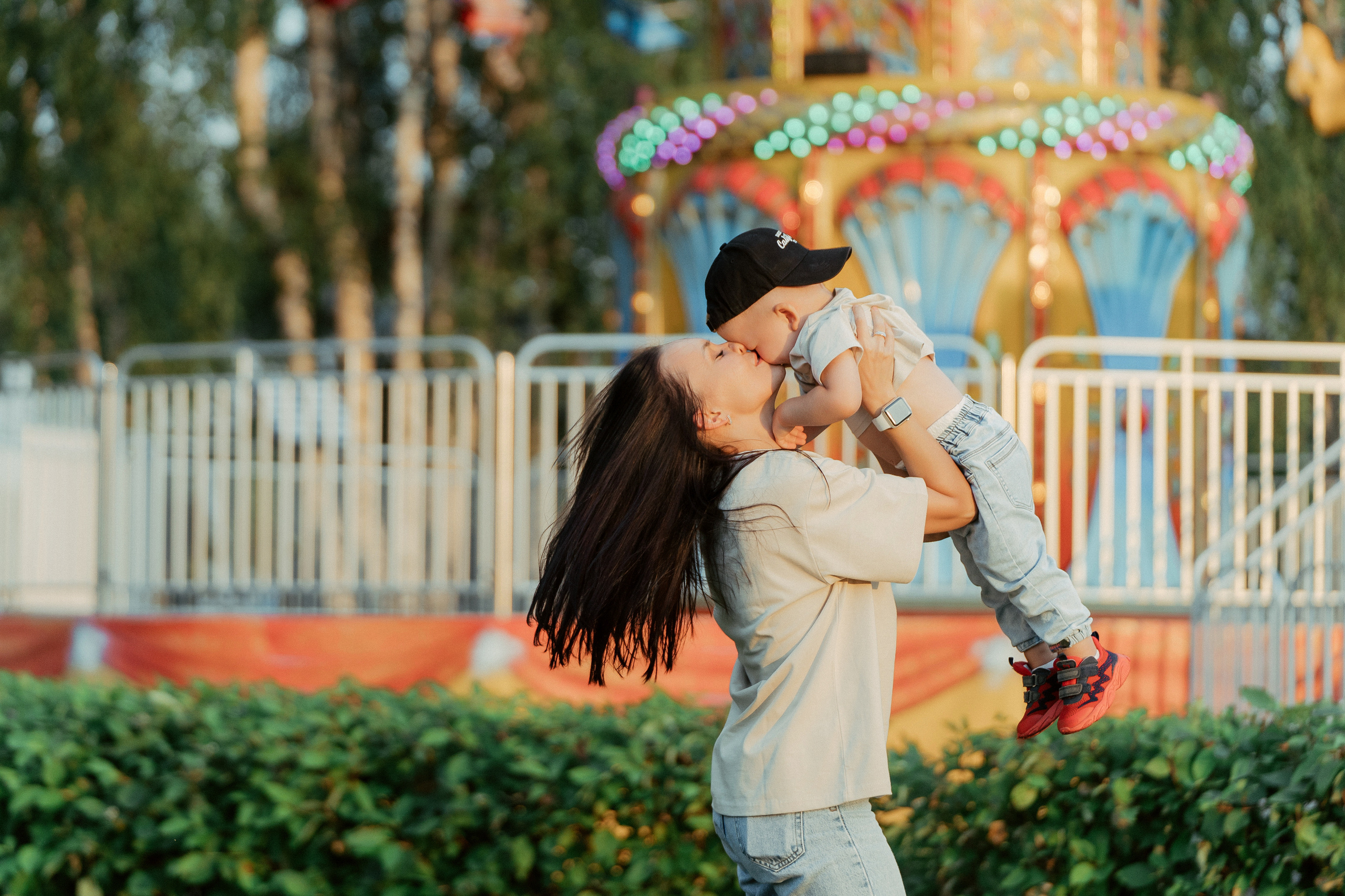Мама с сыном в парке. Фотограф Никита Анкудинов. Москва — Чебоксары — Казань