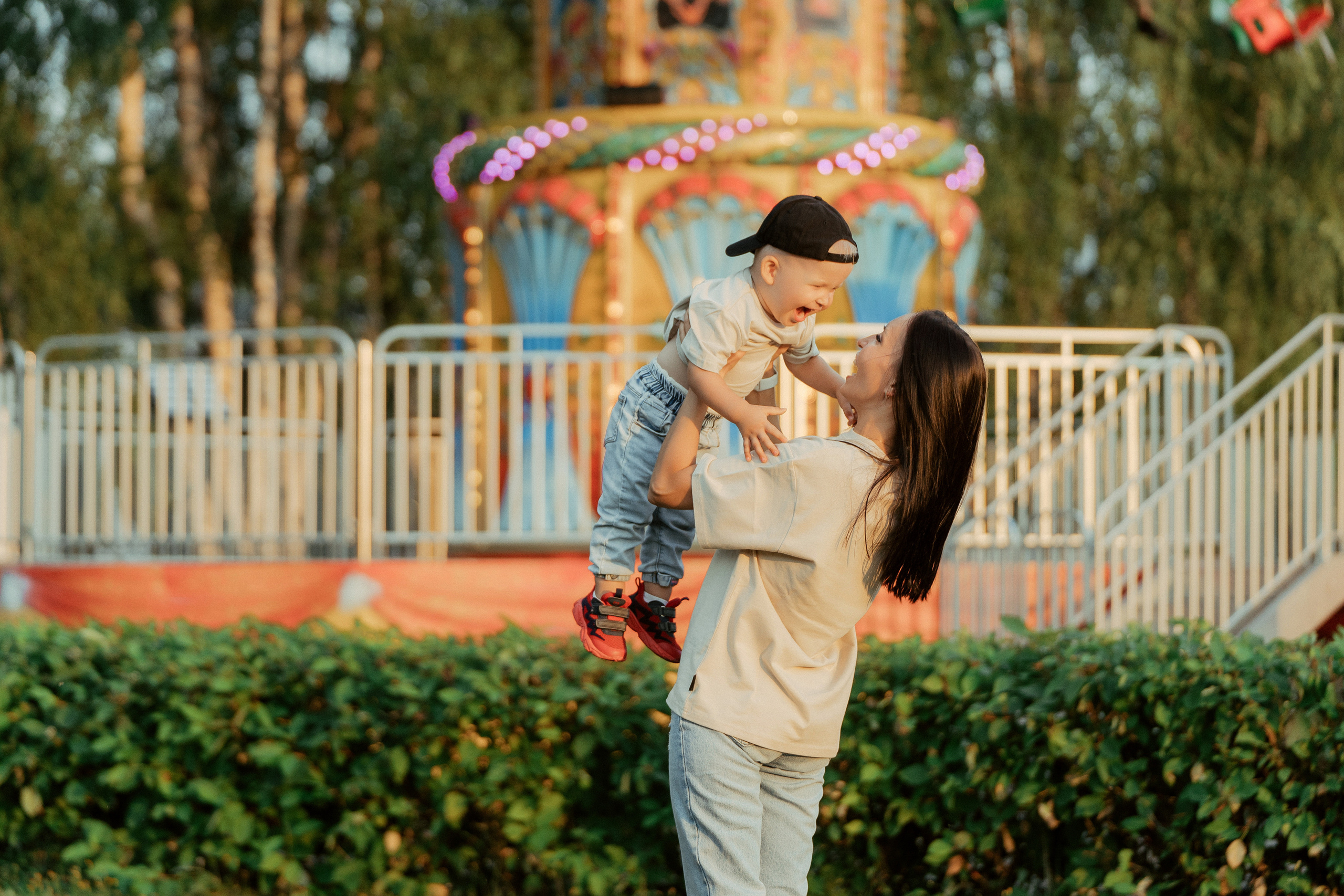 Мама с сыном в парке. Фотограф Никита Анкудинов. Москва — Чебоксары — Казань