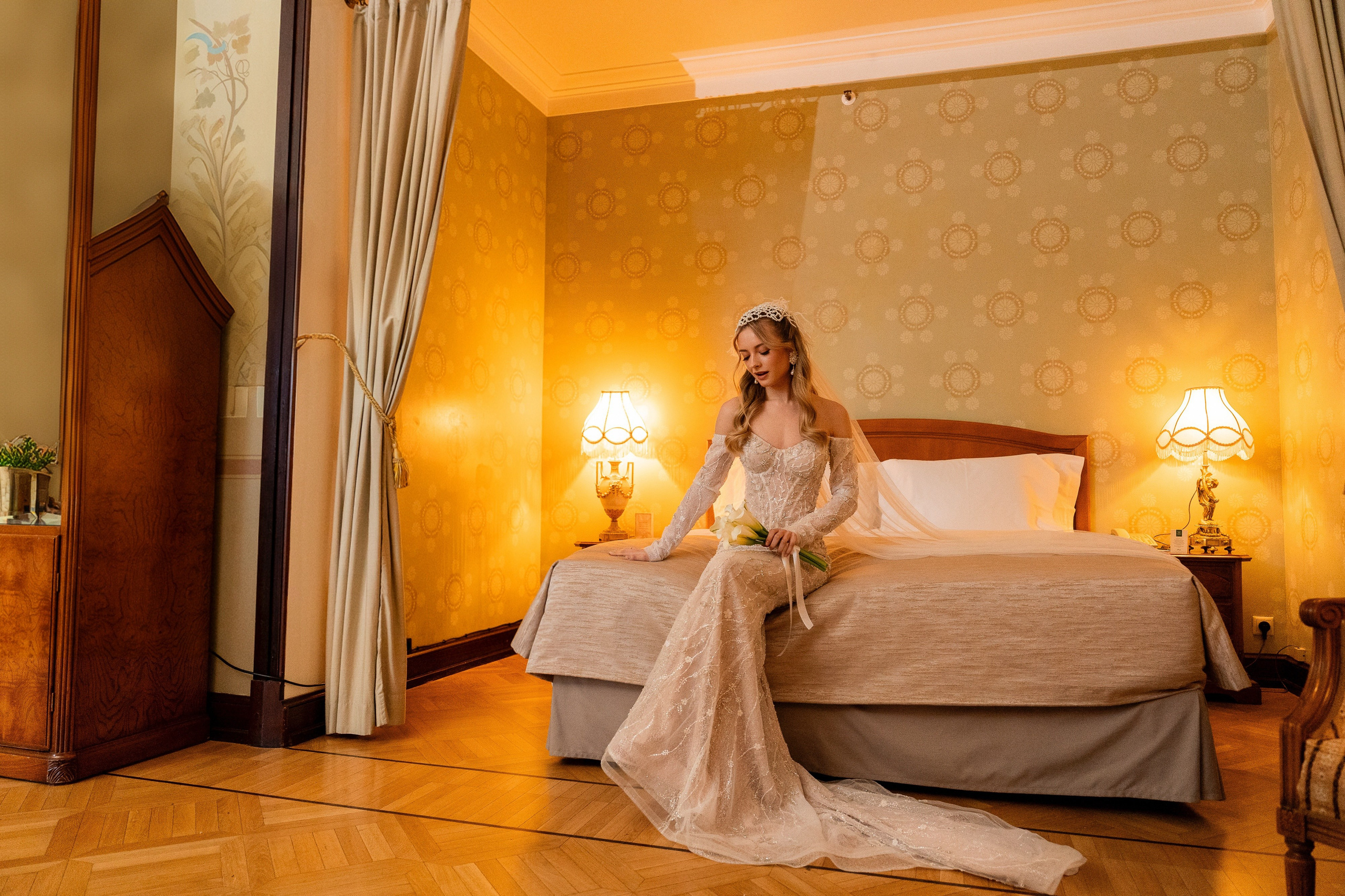 Свадебная фотосессия в отеле Метрополь. Свадебный фотограф в Москве Анна Полушина