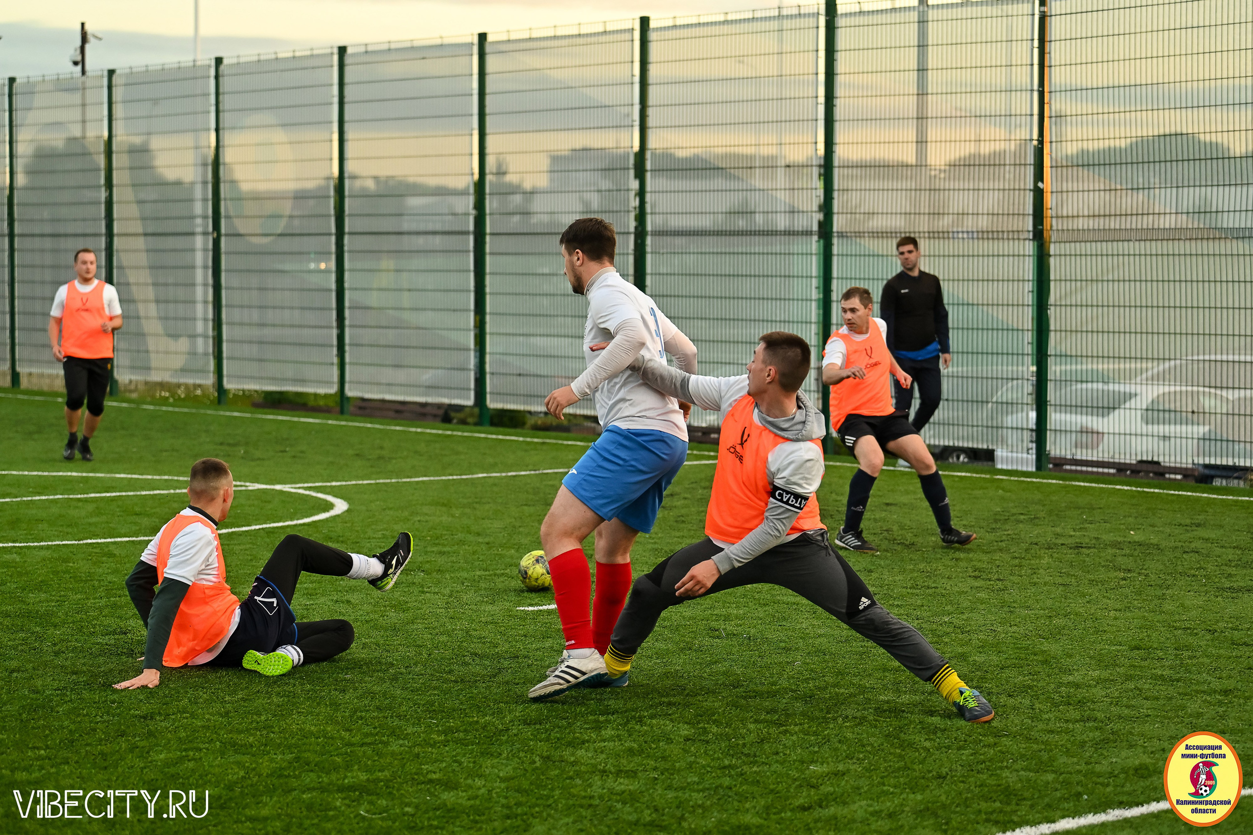 ИГРЫ МИНИ-ФУТБОЛЬНОЙ И КОРПОРАТИВНОЙ ЛИГИ. VIBECITY.RU Вайб Сити Ру Фоторепортажи Фотоотчеты Калининград