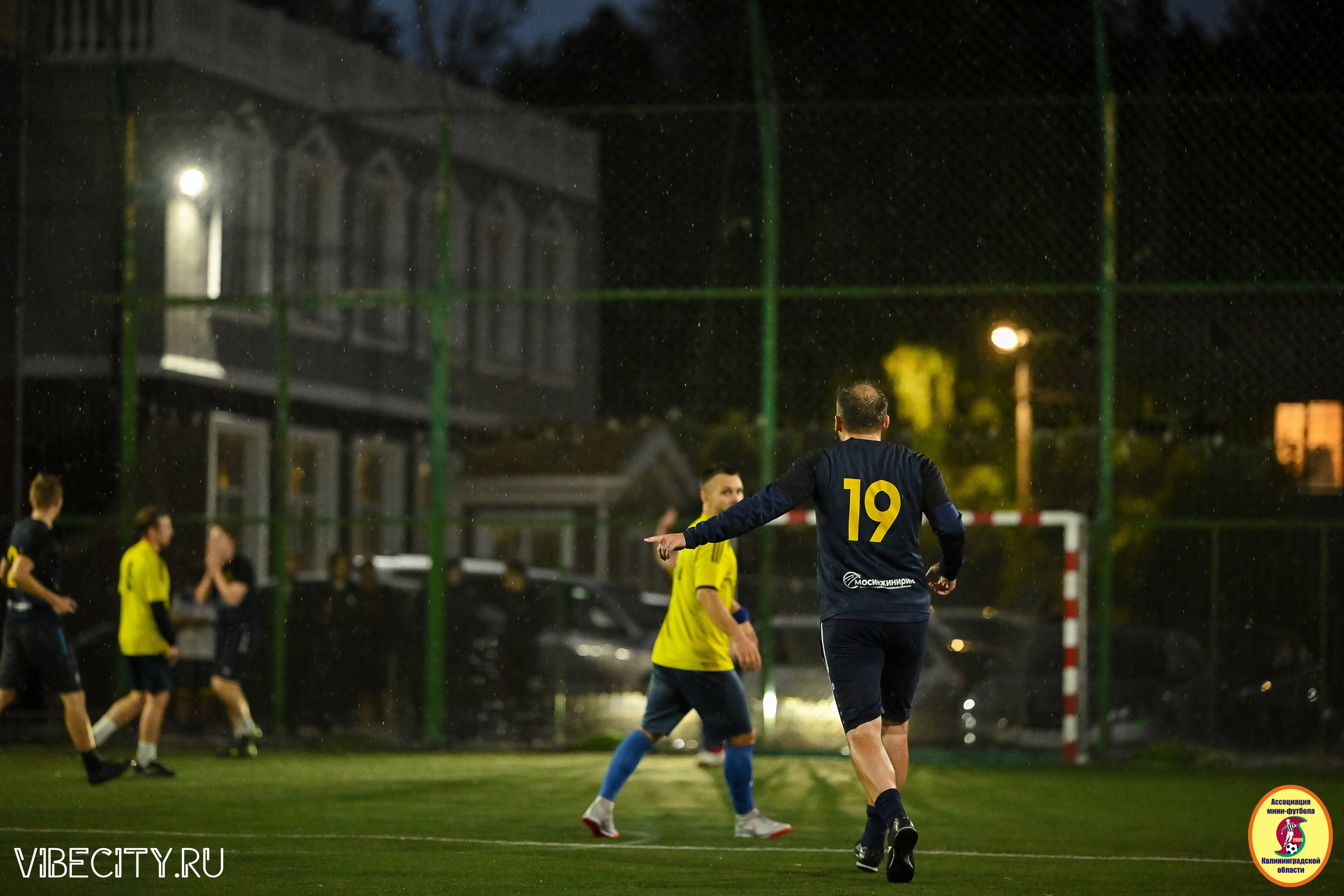 ИГРЫ МИНИ-ФУТБОЛЬНОЙ И КОРПОРАТИВНОЙ ЛИГИ. VIBECITY.RU Вайб Сити Ру Фоторепортажи Фотоотчеты Калининград
