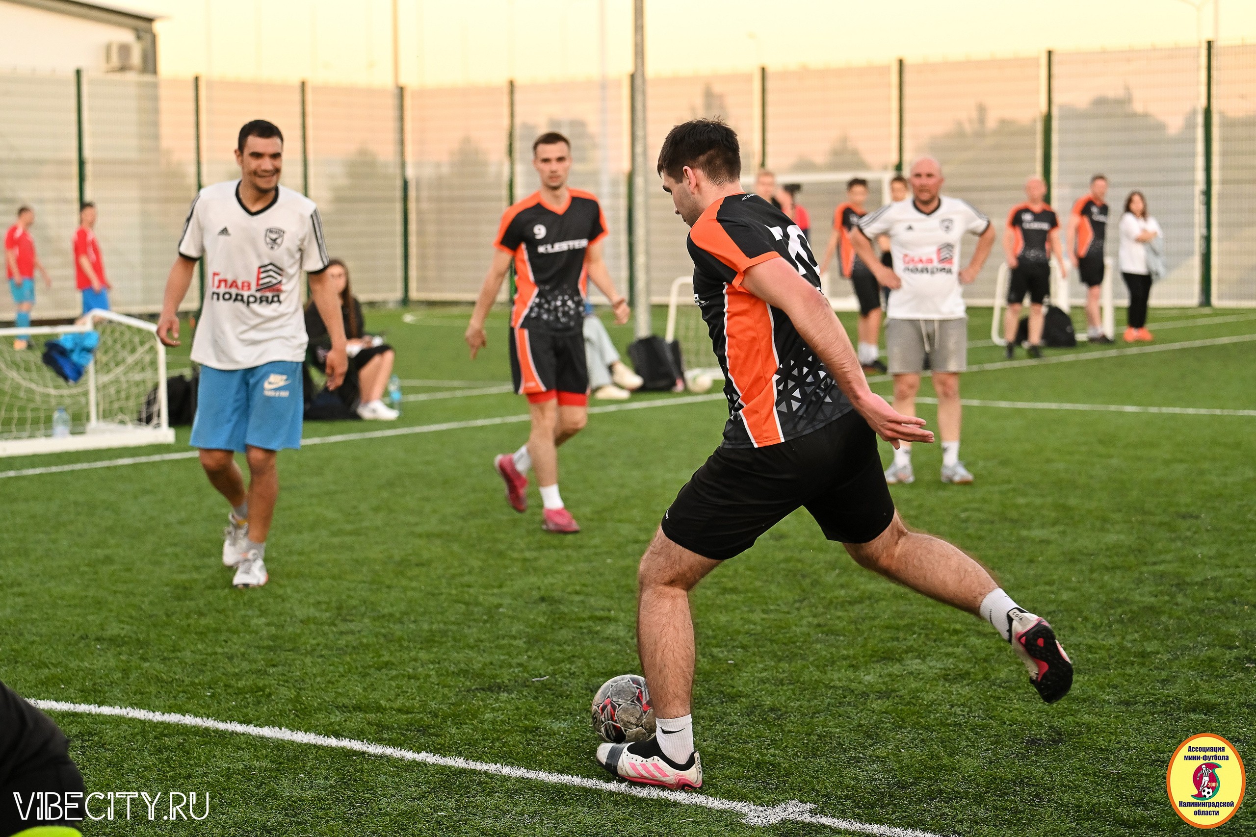 ИГРЫ МИНИ-ФУТБОЛЬНОЙ И КОРПОРАТИВНОЙ ЛИГИ. VIBECITY.RU Вайб Сити Ру Фоторепортажи Фотоотчеты Калининград