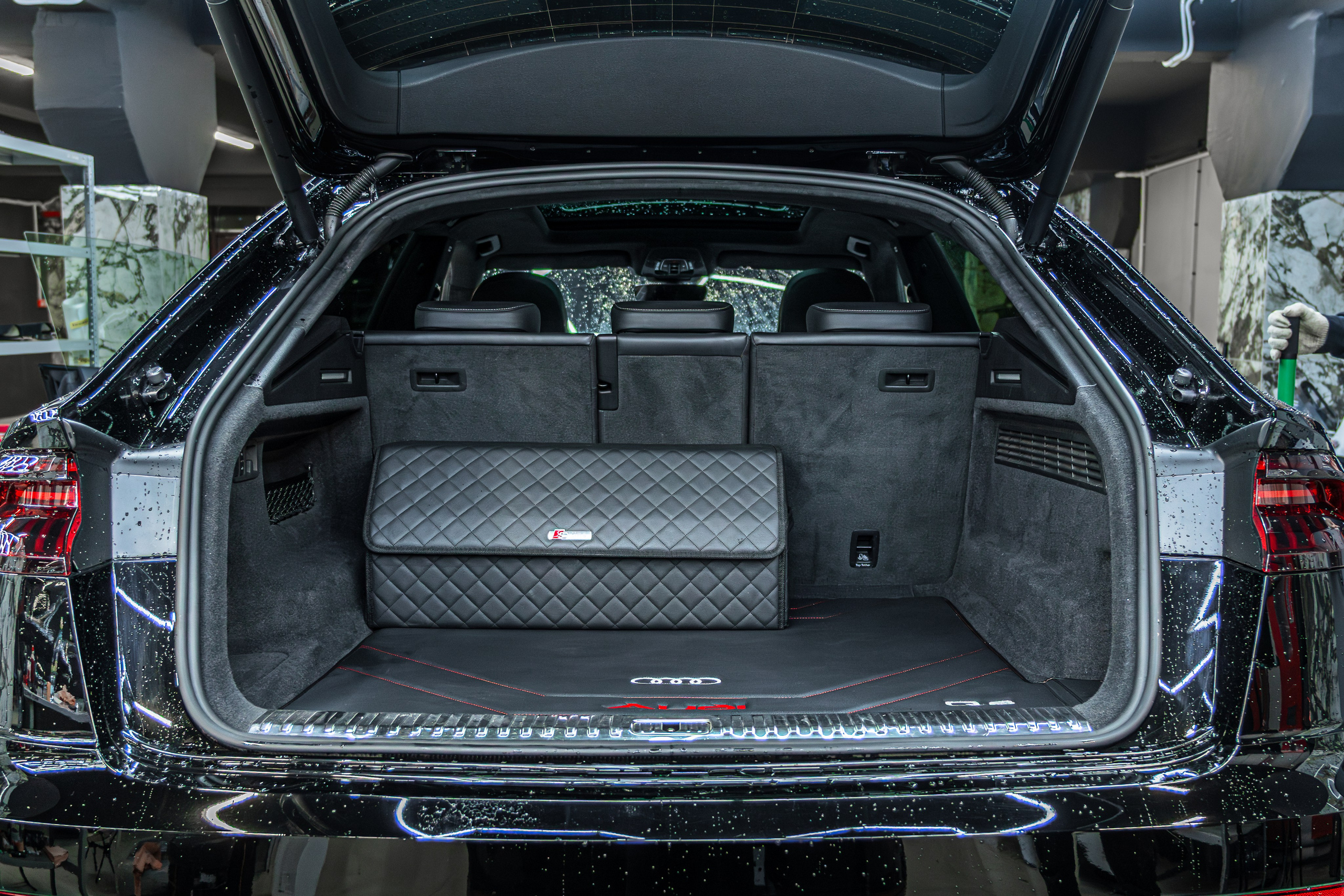 Audi Q8. Valya Fleks