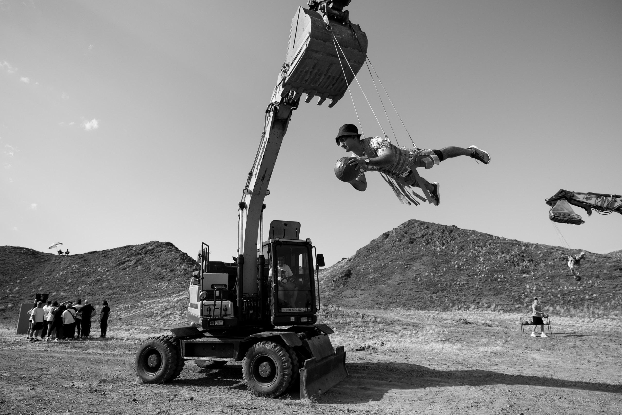 Здравствуйте! Я свадебный фотограф из Ульяновска, работаю в том числе по всей России и с выездом за границу. Снимаю свадьбы, lovestory, корпоративы, светский репортаж. Провожу обучение по фотографии, мастер-классы и воркшопы для других фотографов.