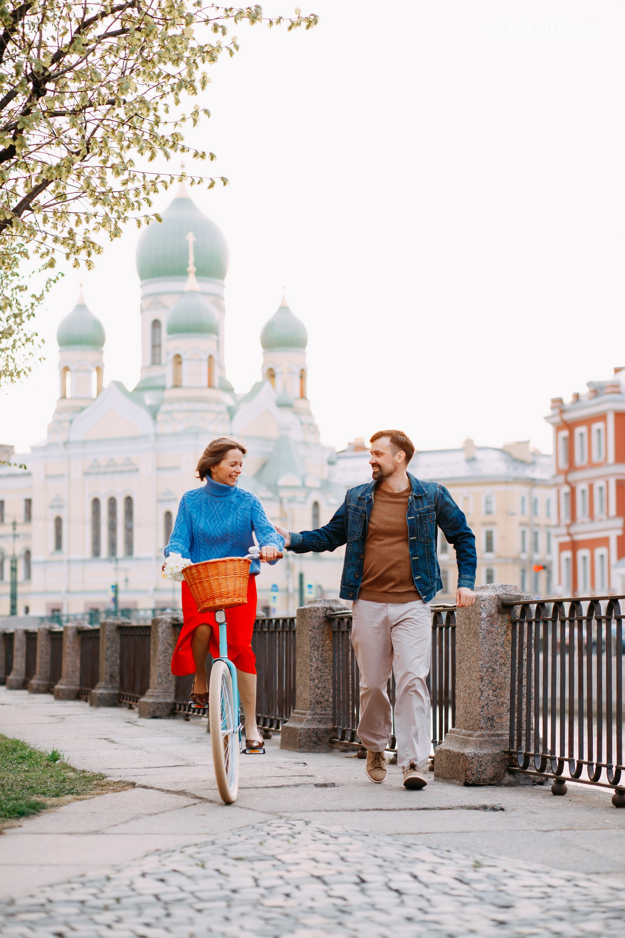 Фотопрогулка с ретро-велосипедом (лаавстори). Фотограф в Санкт-Петербурге Alina Film