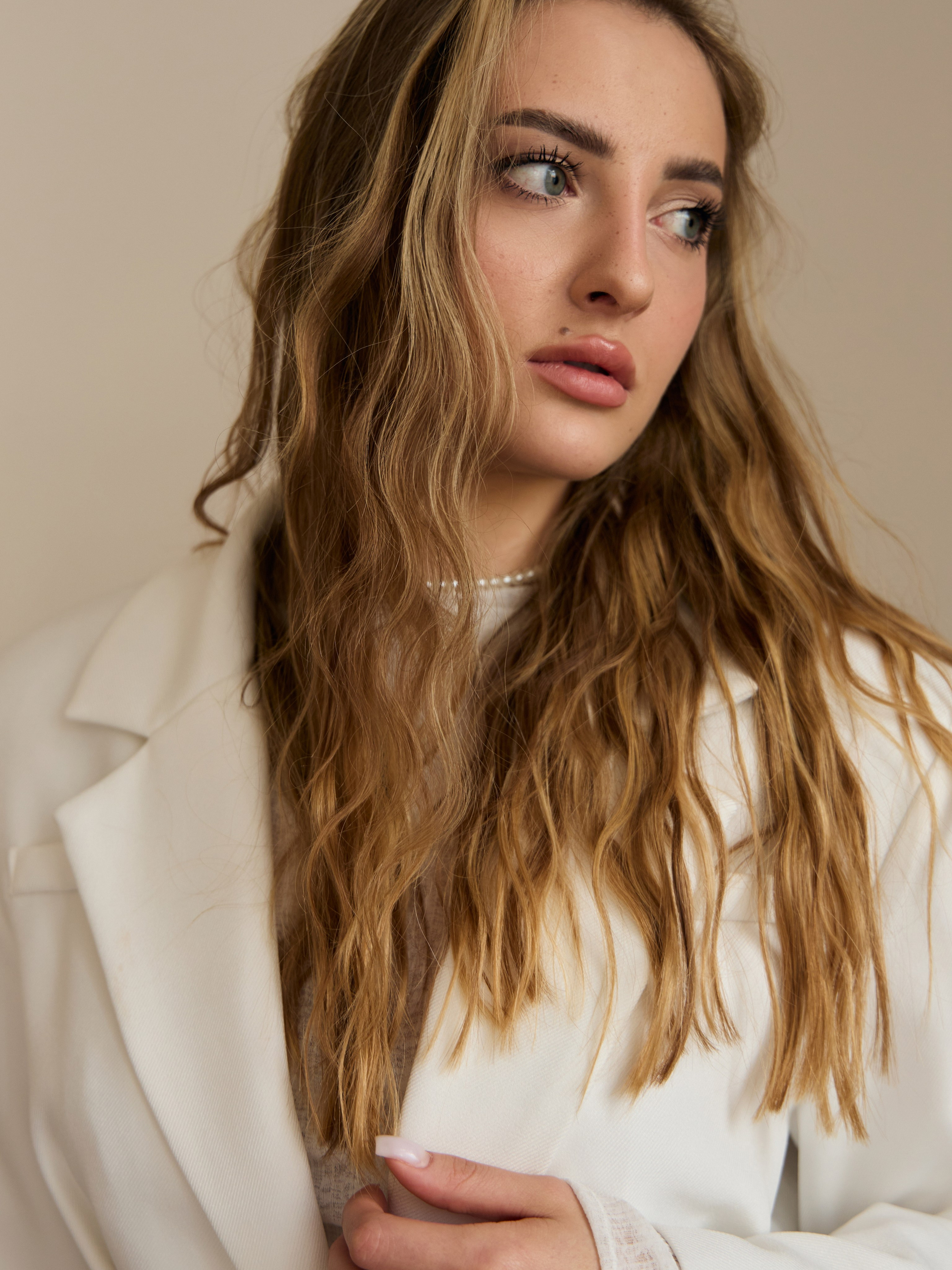 Polina K. Фотограф для брендов и индивидуальных фотосессий в Москве