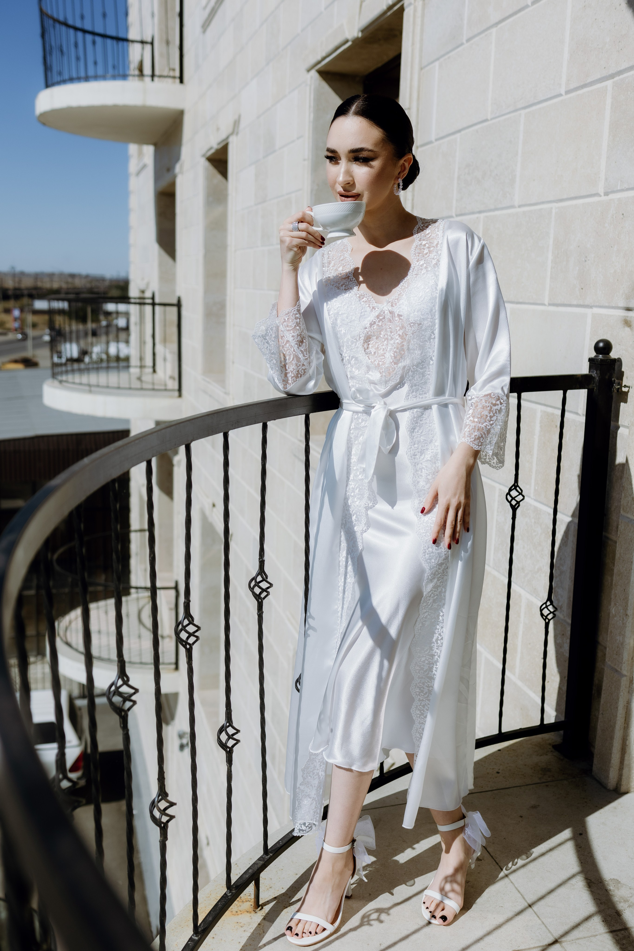 В зеленом саду. Shakhmanoff.kz