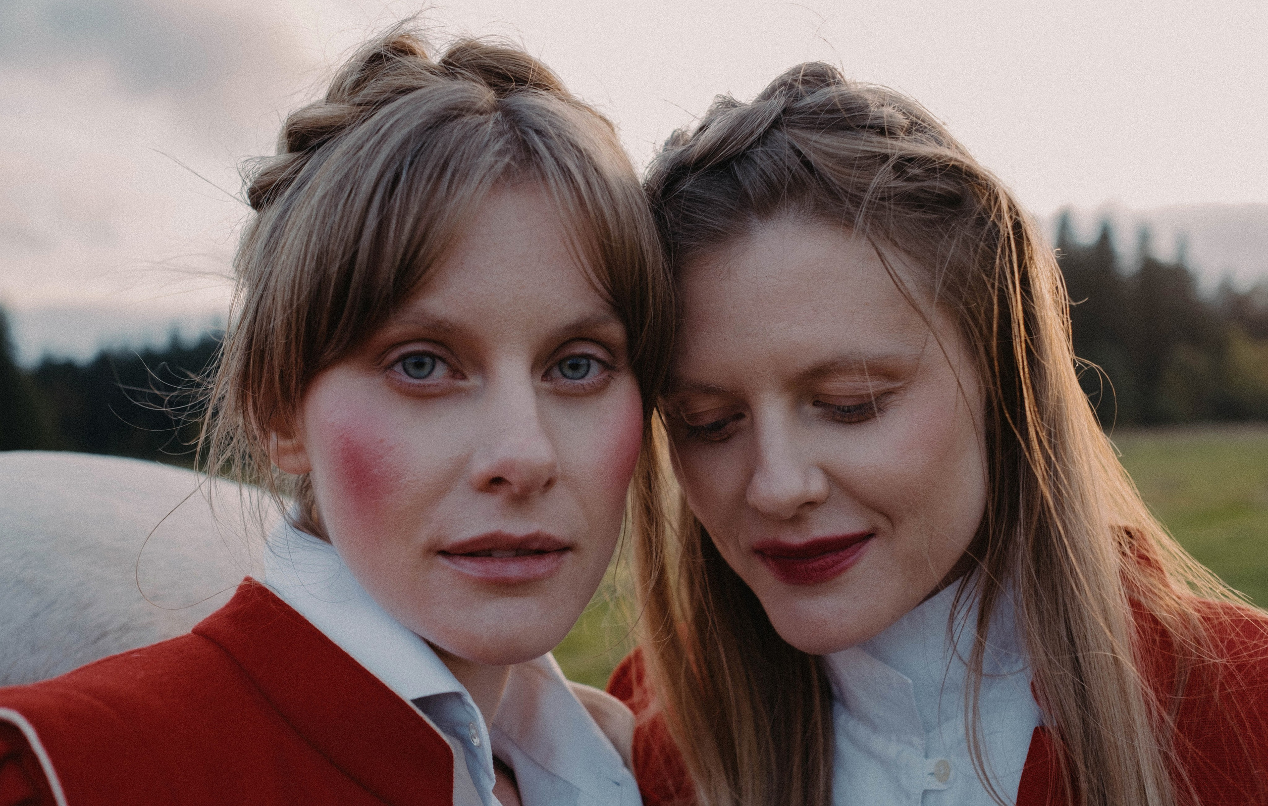 Behind your shoulders. Фотограф и Стилист в Санкт-Петербурге Алеся Хомиченок и Игорь Гарин