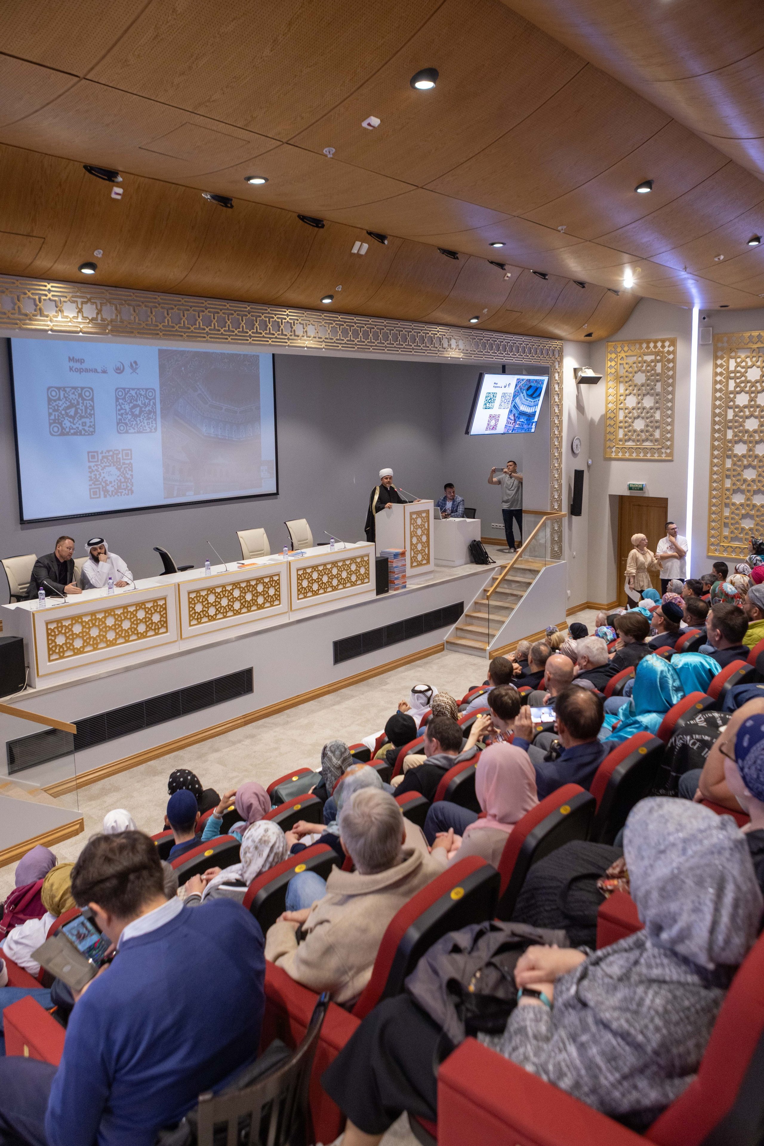 Репортаж с презентации книги — «Москва: город вязевый». Рекламный, предметный, репортажный, семейный фотограф и художник в Москве