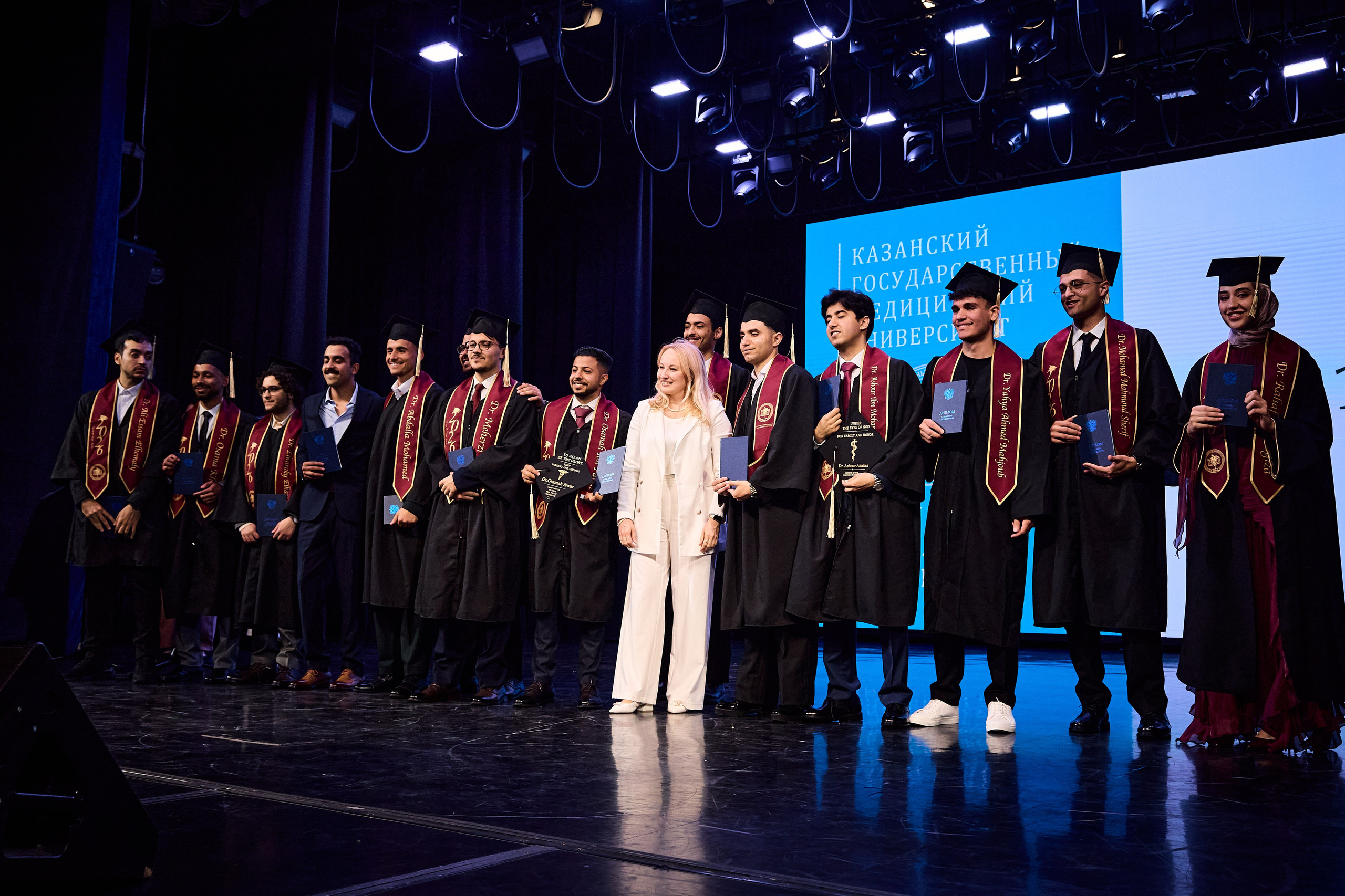 Выпускной КГМУ / Graduation 2026. Репортажный и портретный фотограф Казань / Горячих Полина