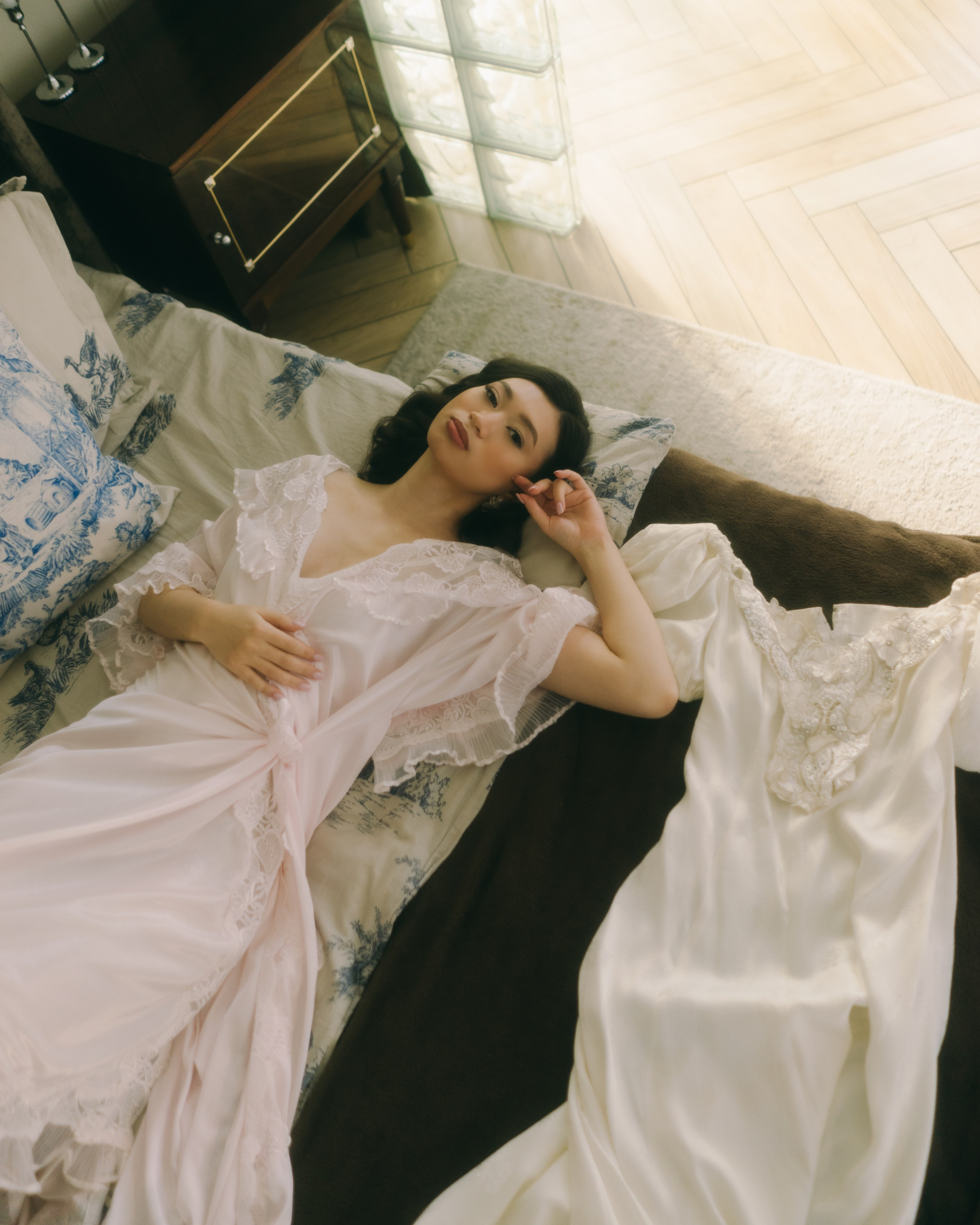 Утро невесты в эстетике old money, авторская свадебная фотосессия в винтажном стиле