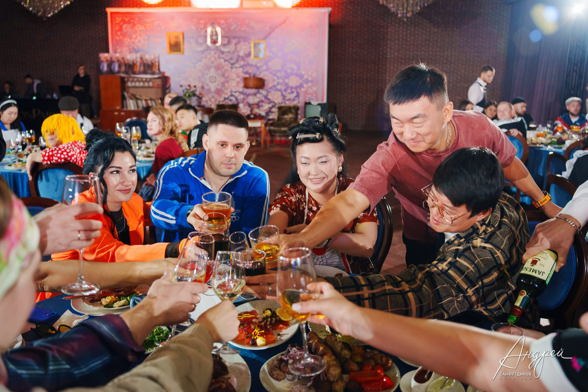Корпоратив компании «Суши Даром». Тема праздника «Коммунальная квартира». Свадебный и семейный фотограф в Ростове-на-Дону. Андрей Сайфутдинов