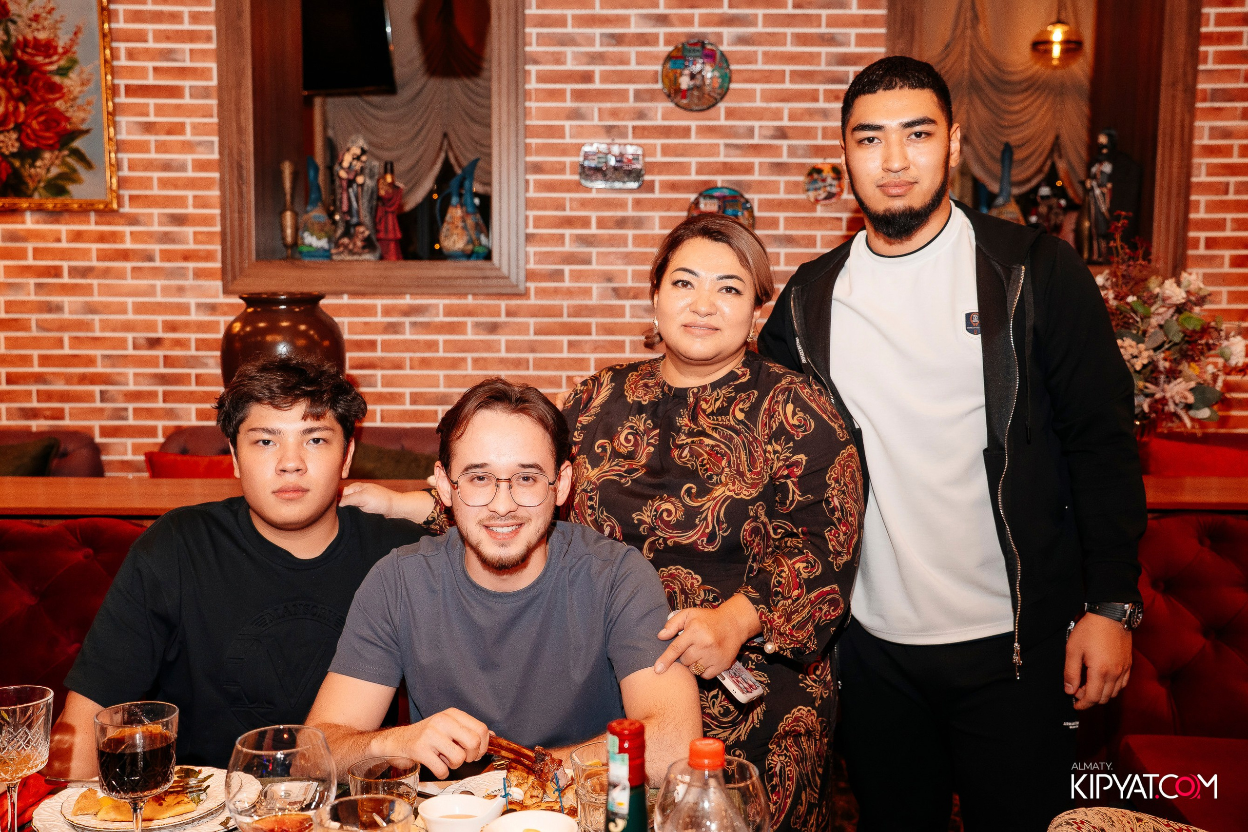 РЕСТОРАН ВЕСЕЛИДЗЕ НА ШЕВЧЕНКО. КИПЯТКОМ АЛМАТЫ! Фотосъемка мероприятий в Алматы