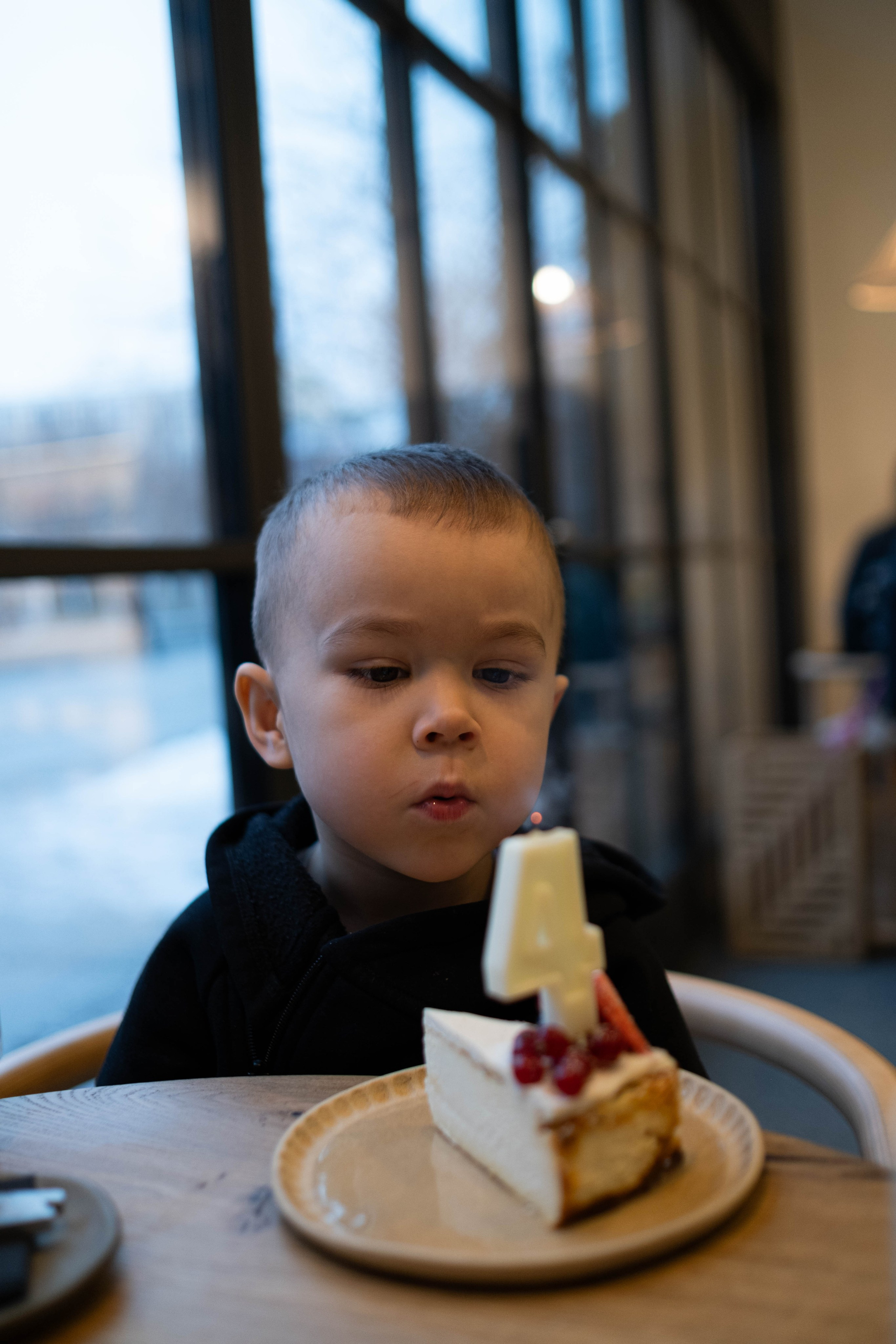 Алекс первый раз на катке. Семейный фотограф в Санкт-Петербурге Дарья Косянчук